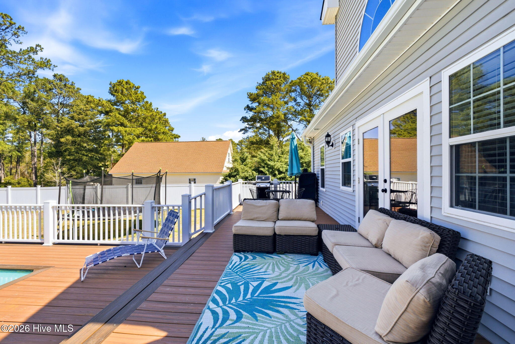 100563483 | Photo 39