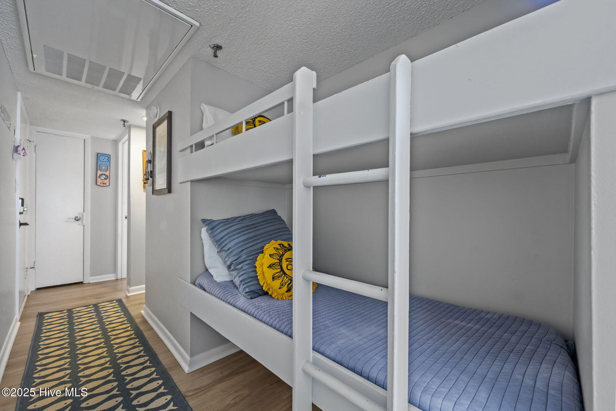 100537273 | Photo 18