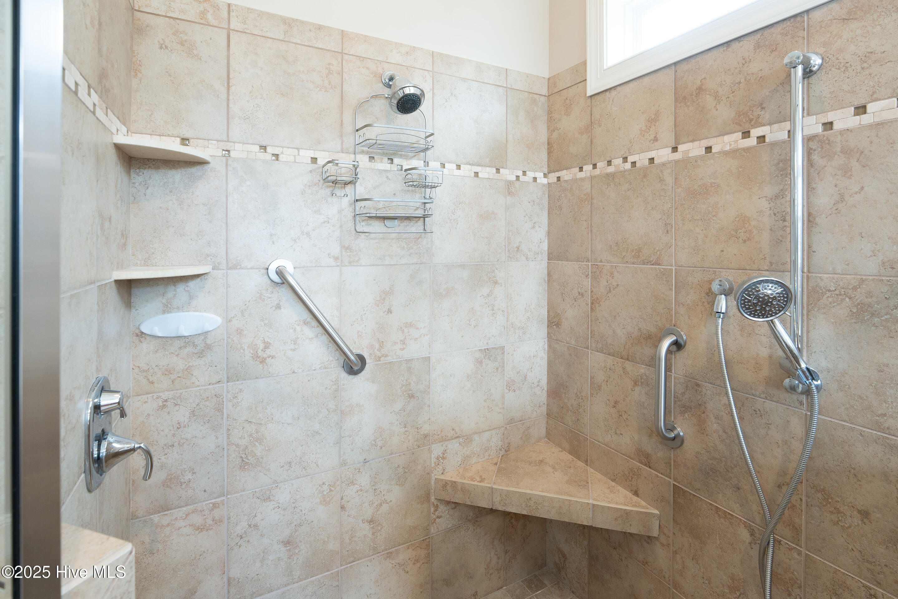 100481960 | Photo 55