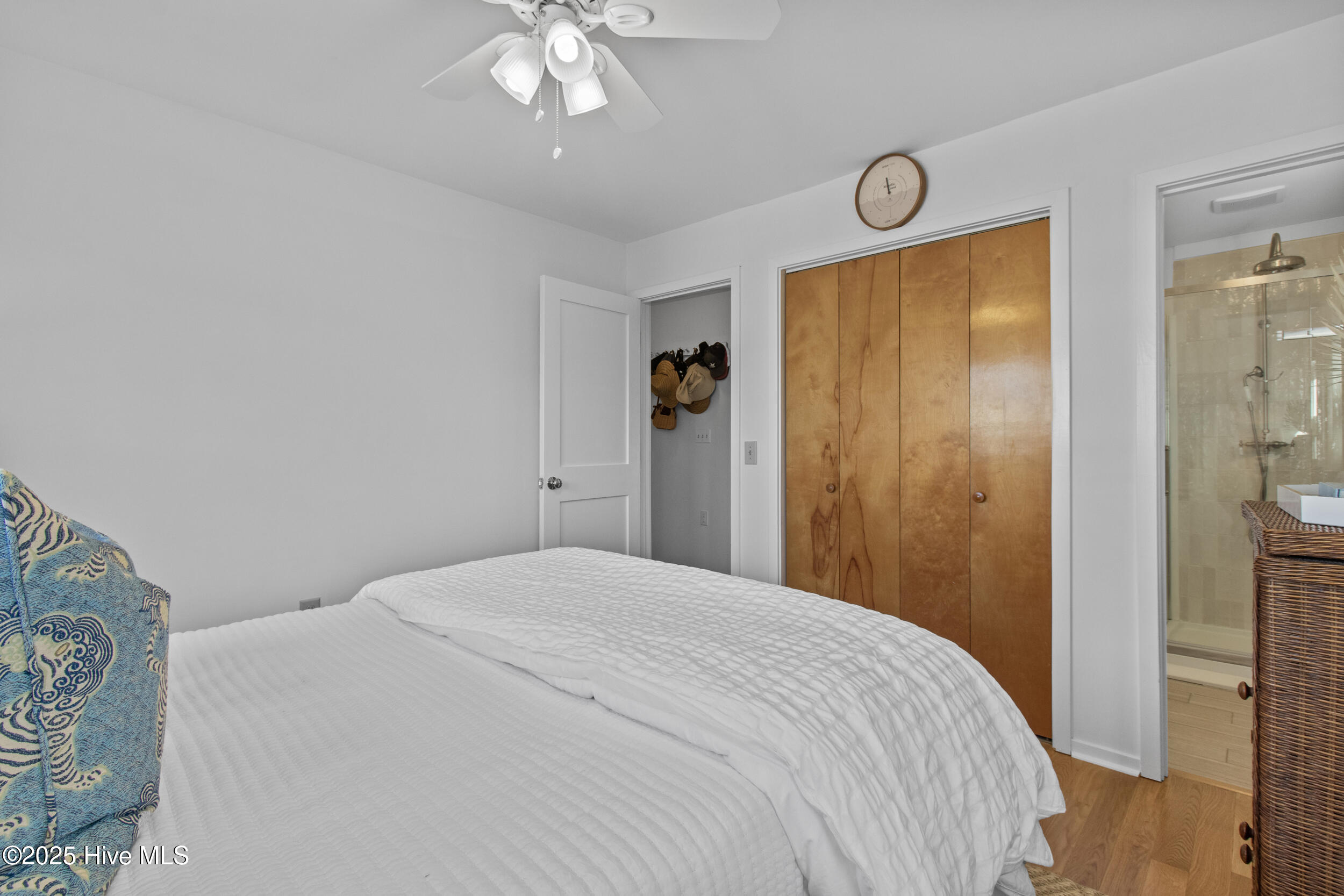 100536878 | Photo 27