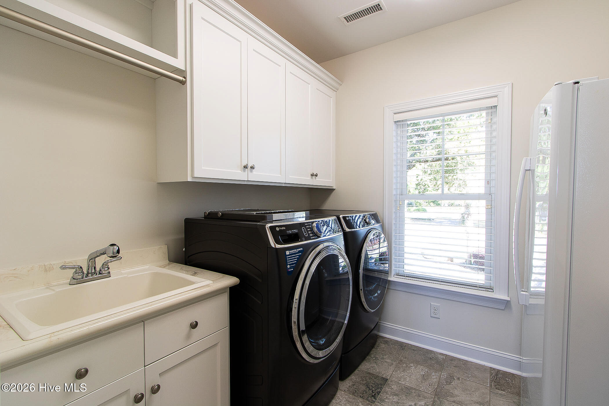 100568588 | Photo 28