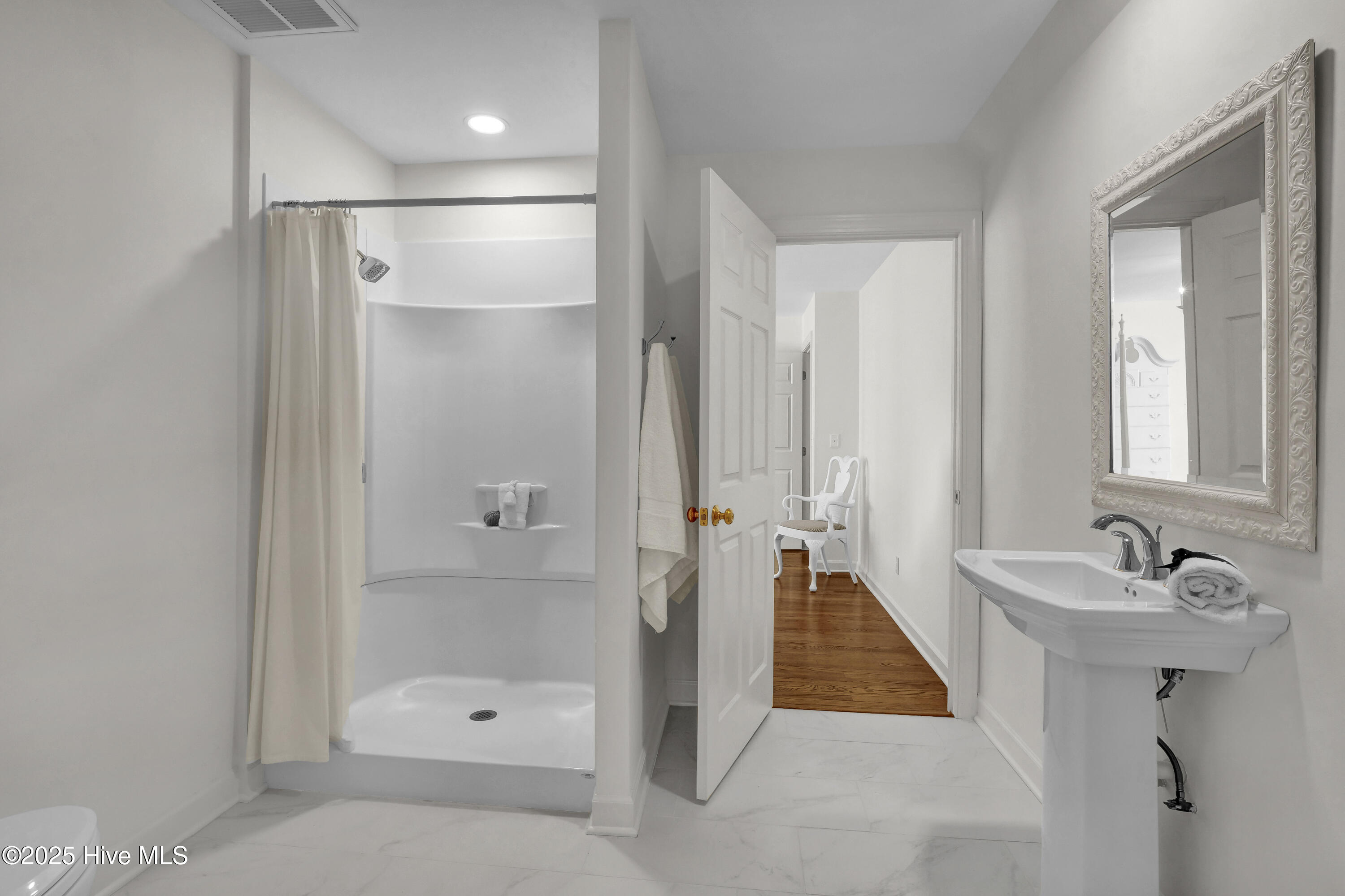 100541341 | Photo 54