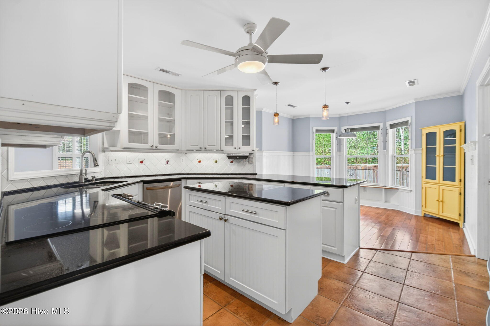 100560013 | Photo 12