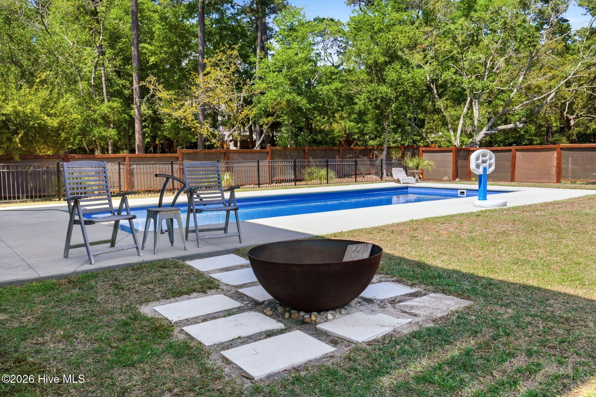 100568012 | Photo 86