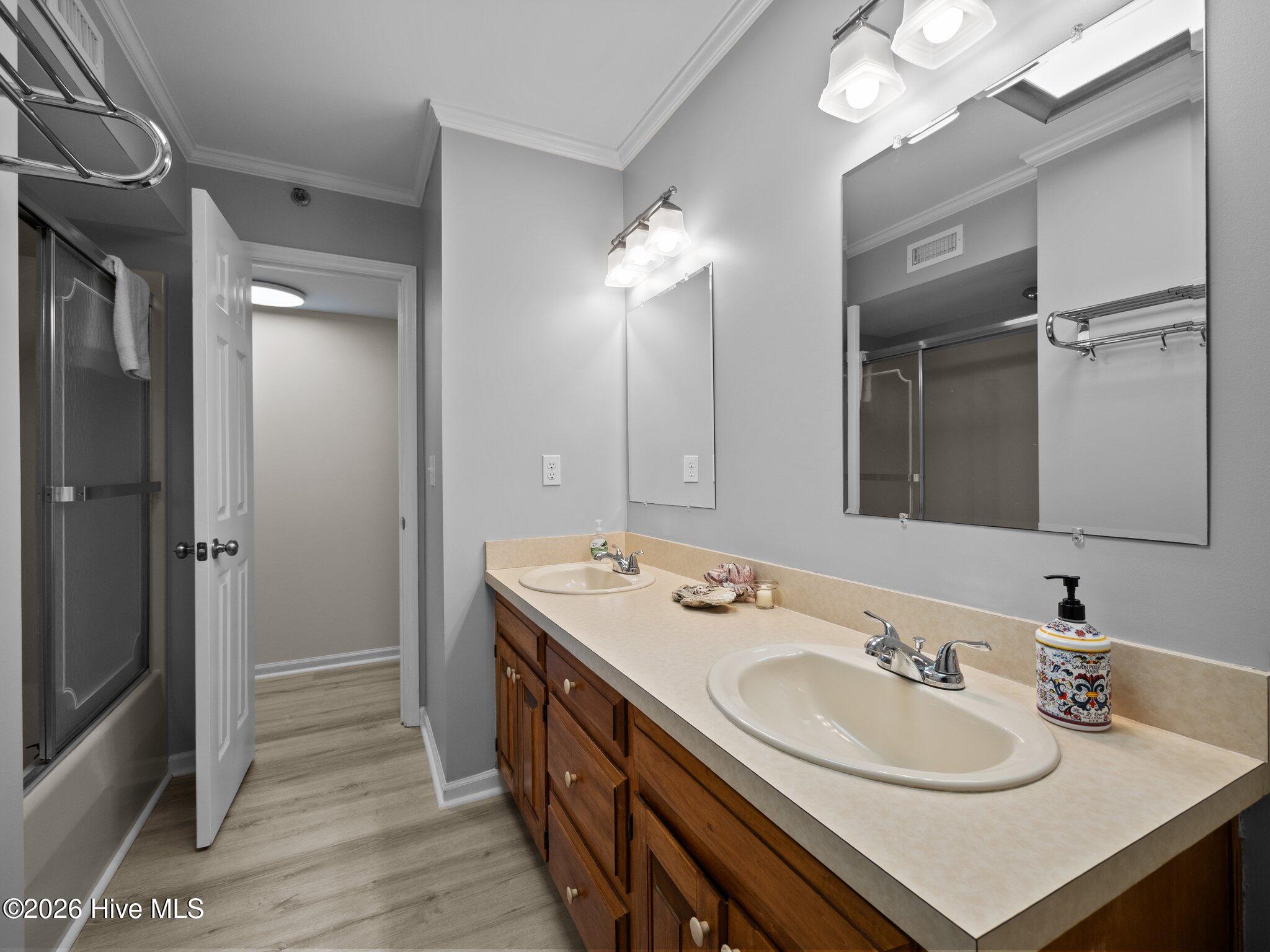 100548532 | Photo 26