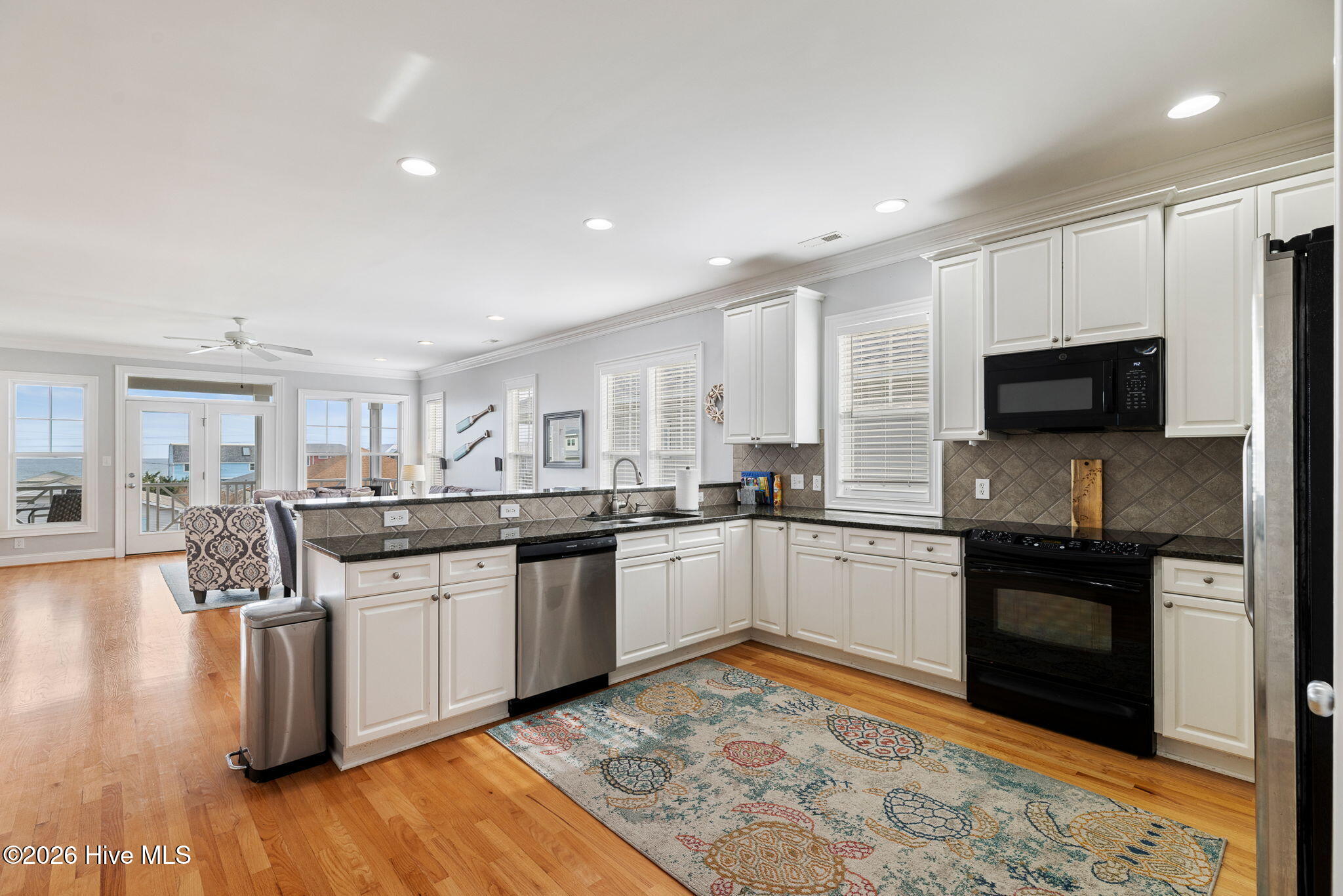 100551653 | Photo 50