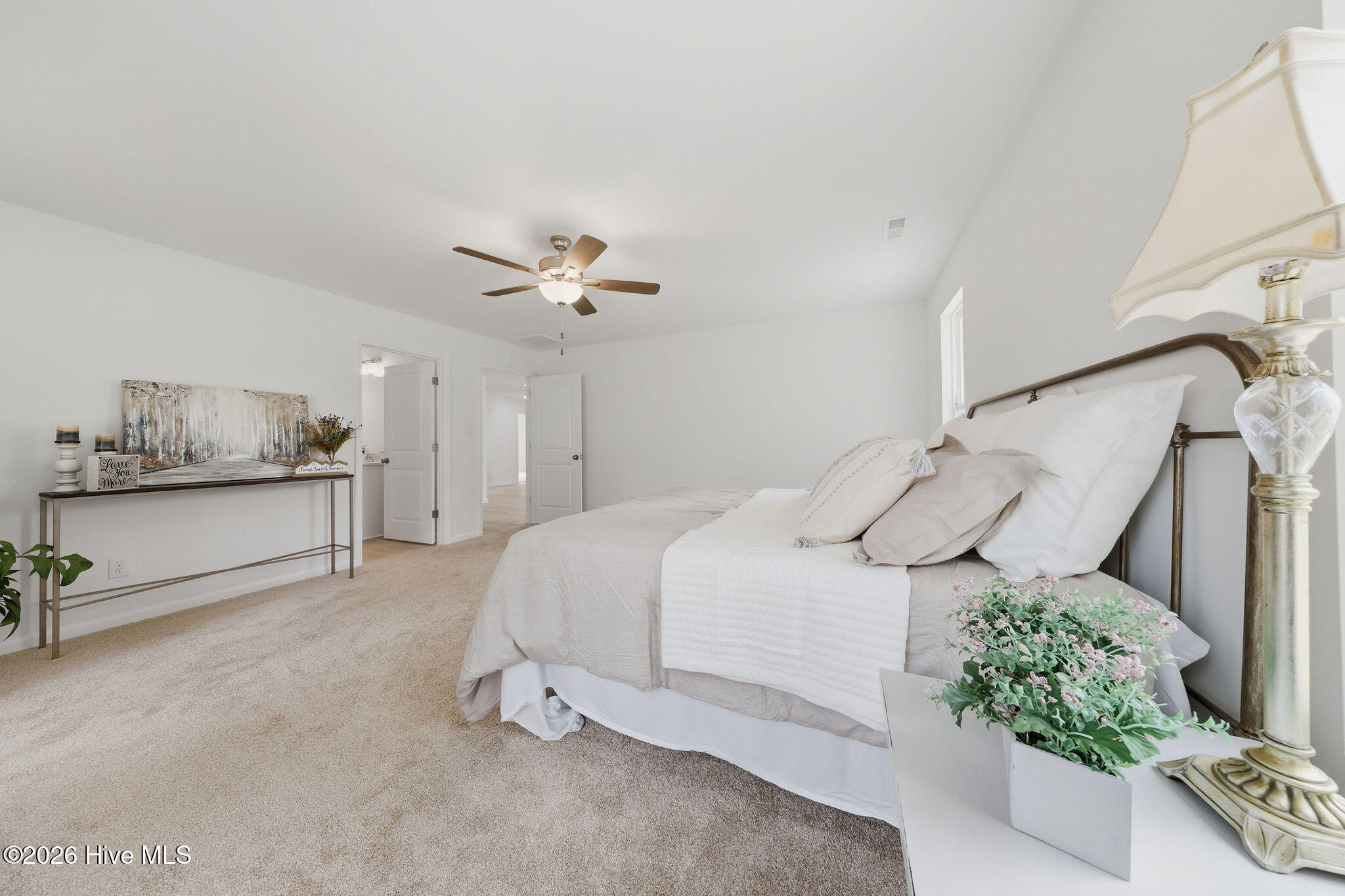 100554240 | Photo 35