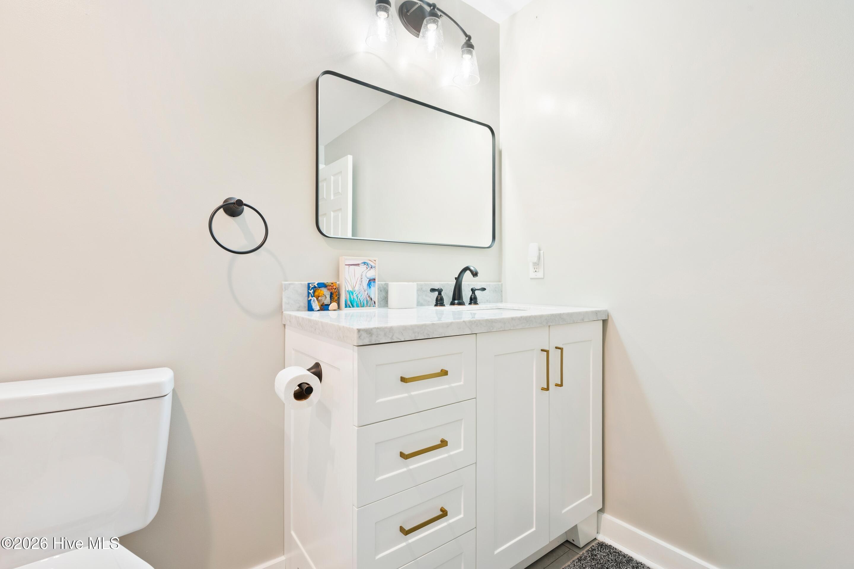 100549187 | Photo 78