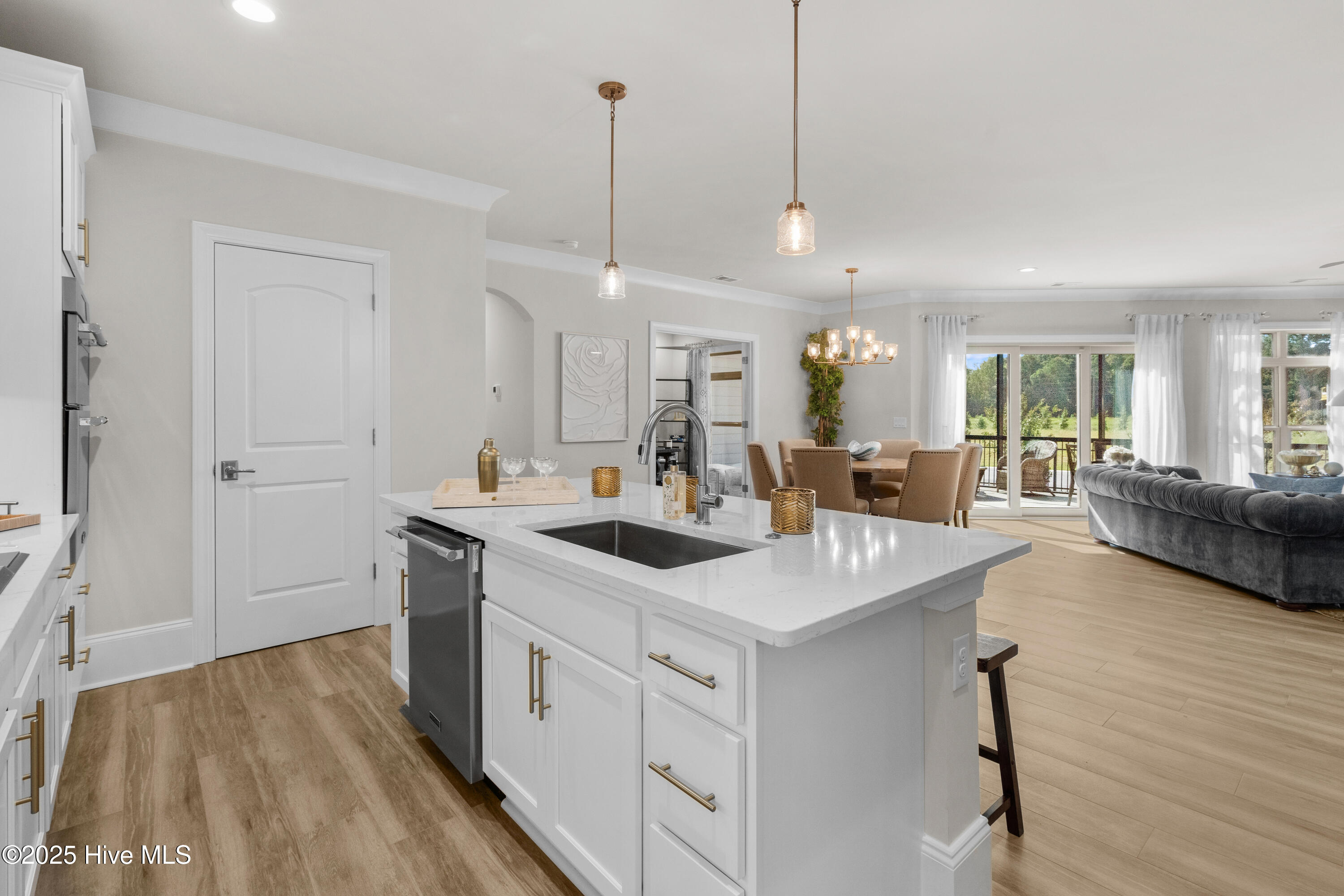 100496810 | Photo 22