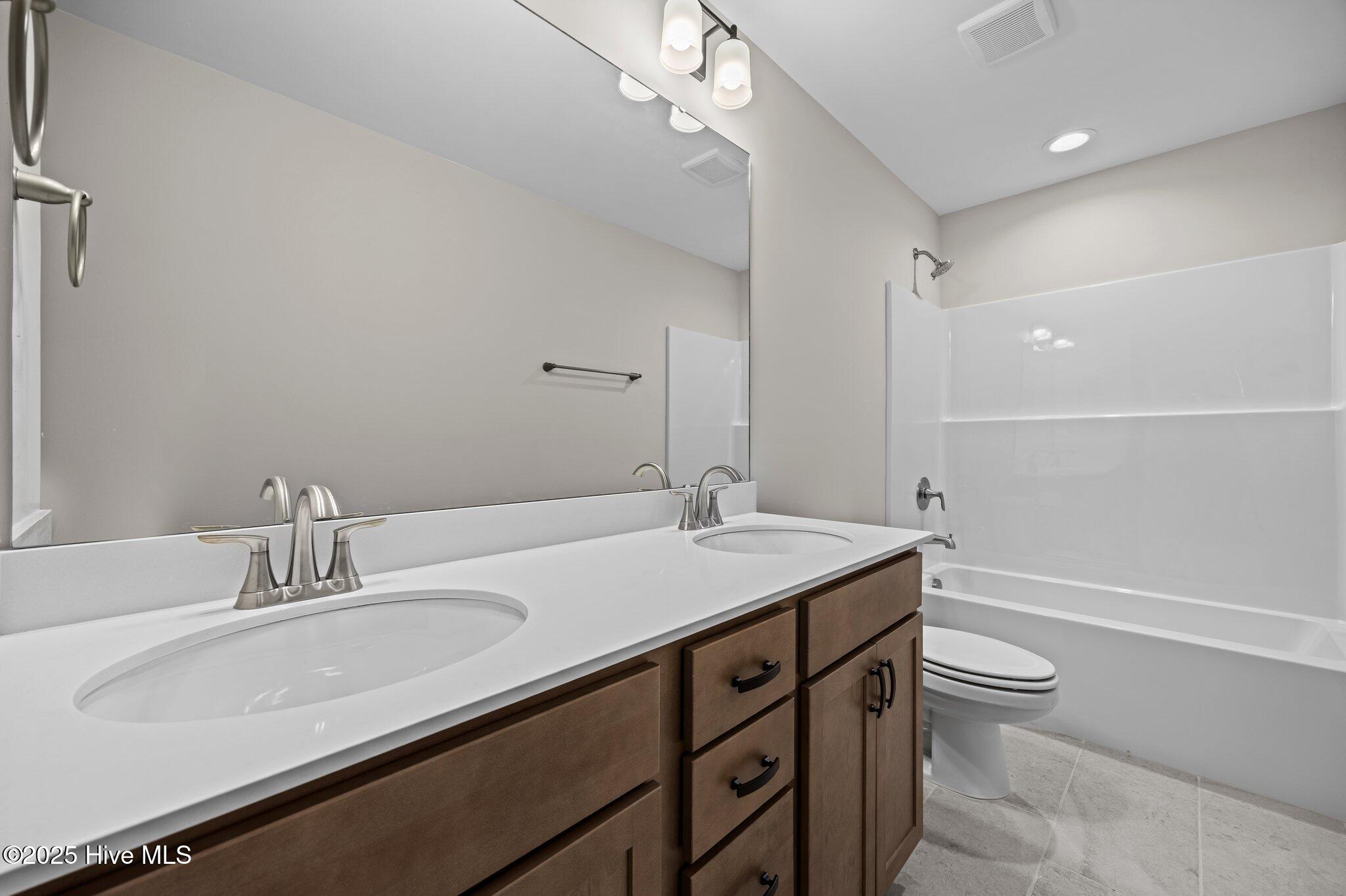 60-web-or-mls-815 Lawson Court Greenvill