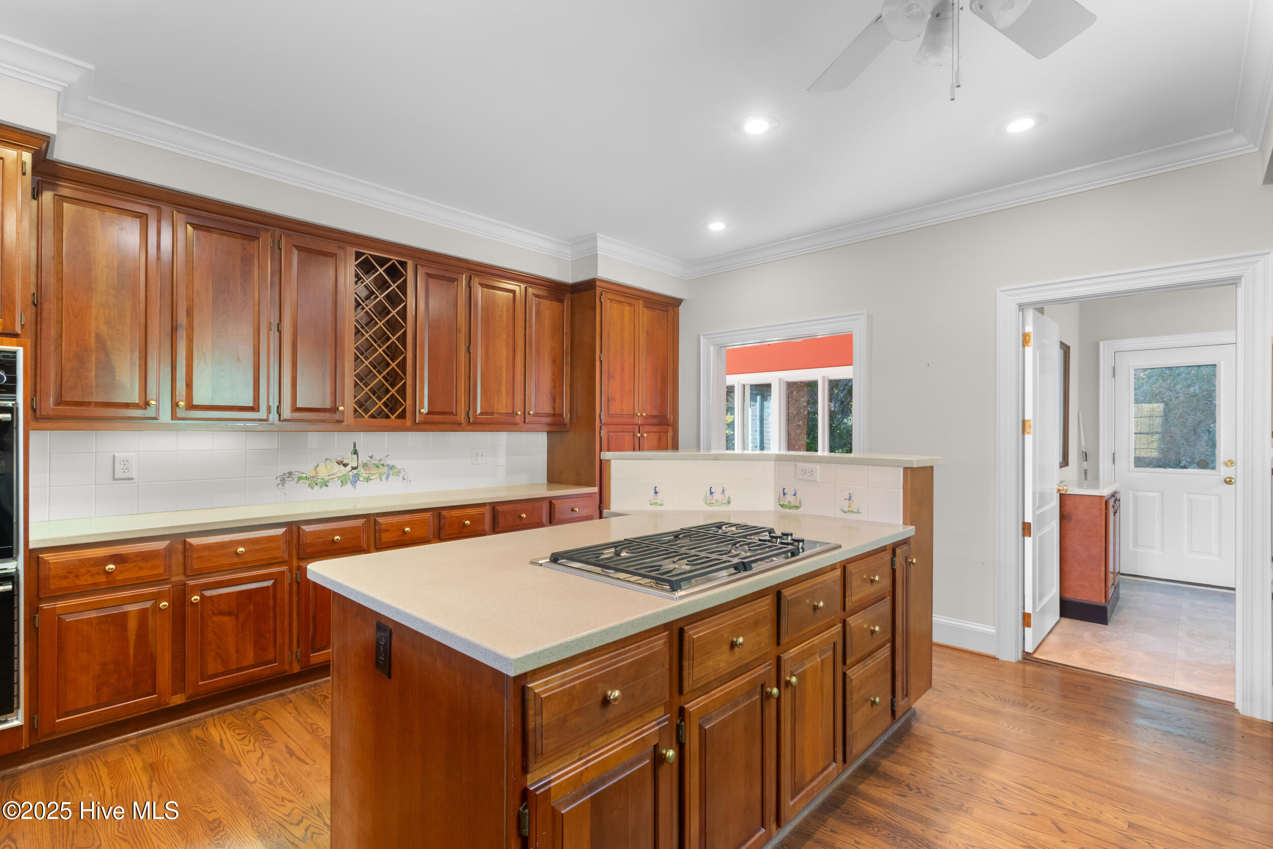 100516126 | Photo 32