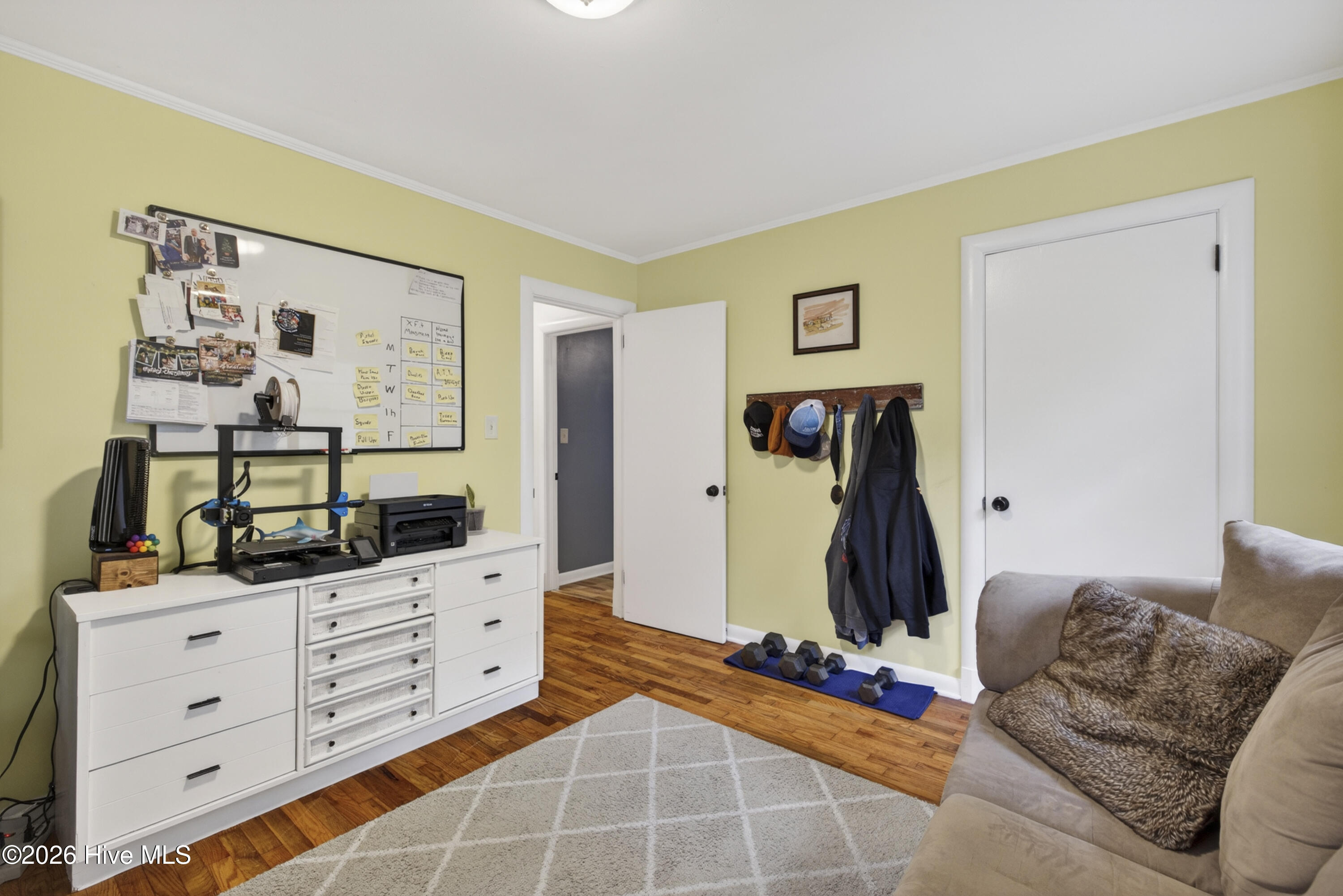 100570211 | Photo 36