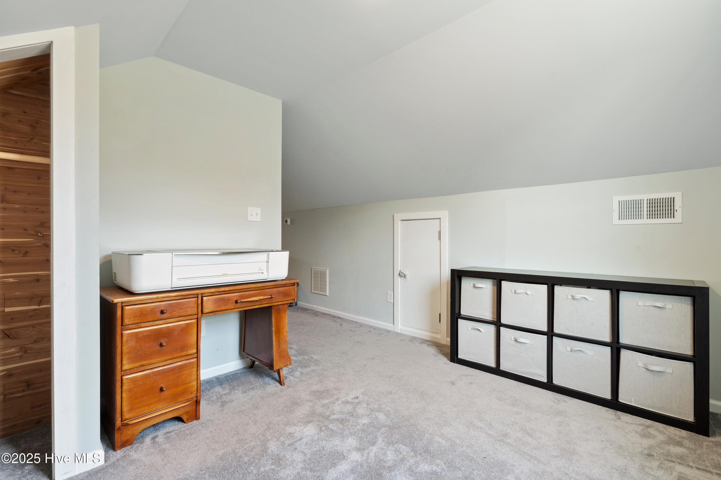 100567642 | Photo 36