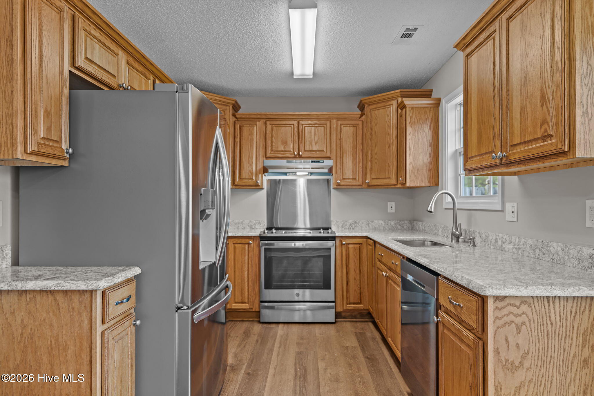 100548271 | Photo 14