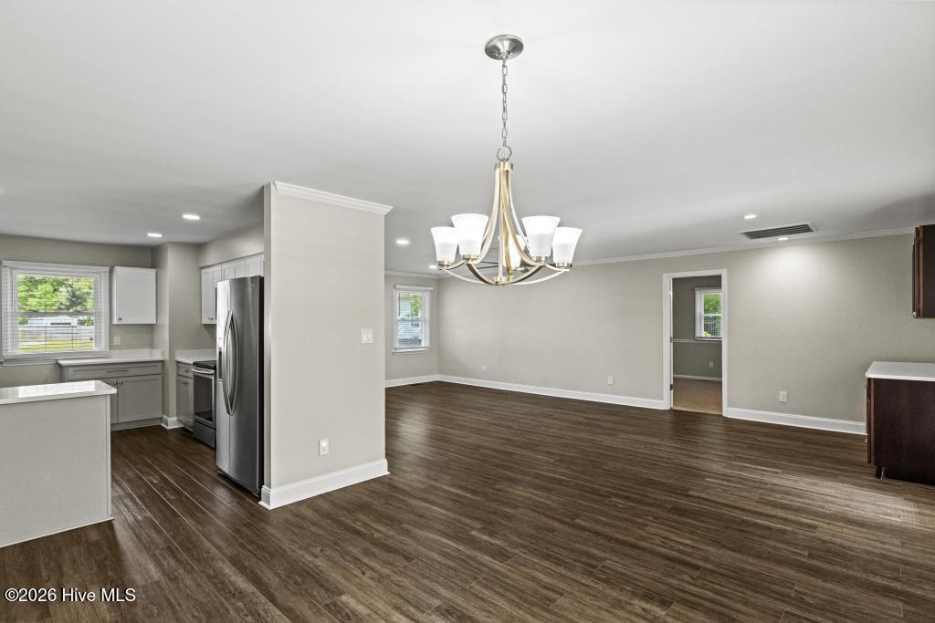 100570465 | Photo 13