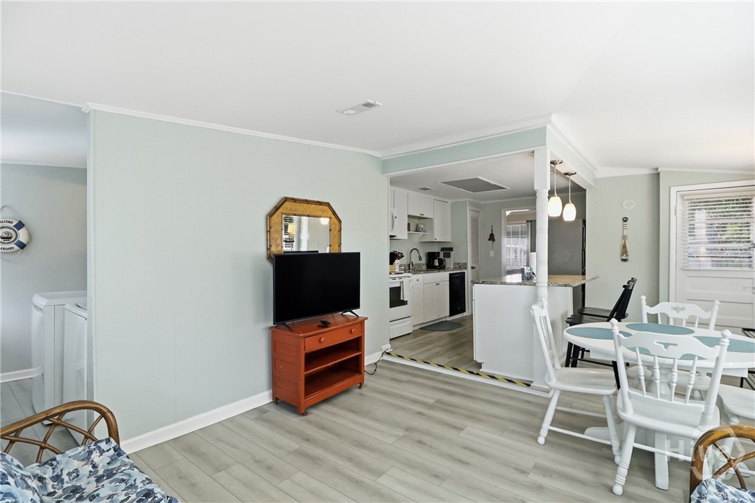 OPEN KITCHEN WITH SERVICE COUNTER.