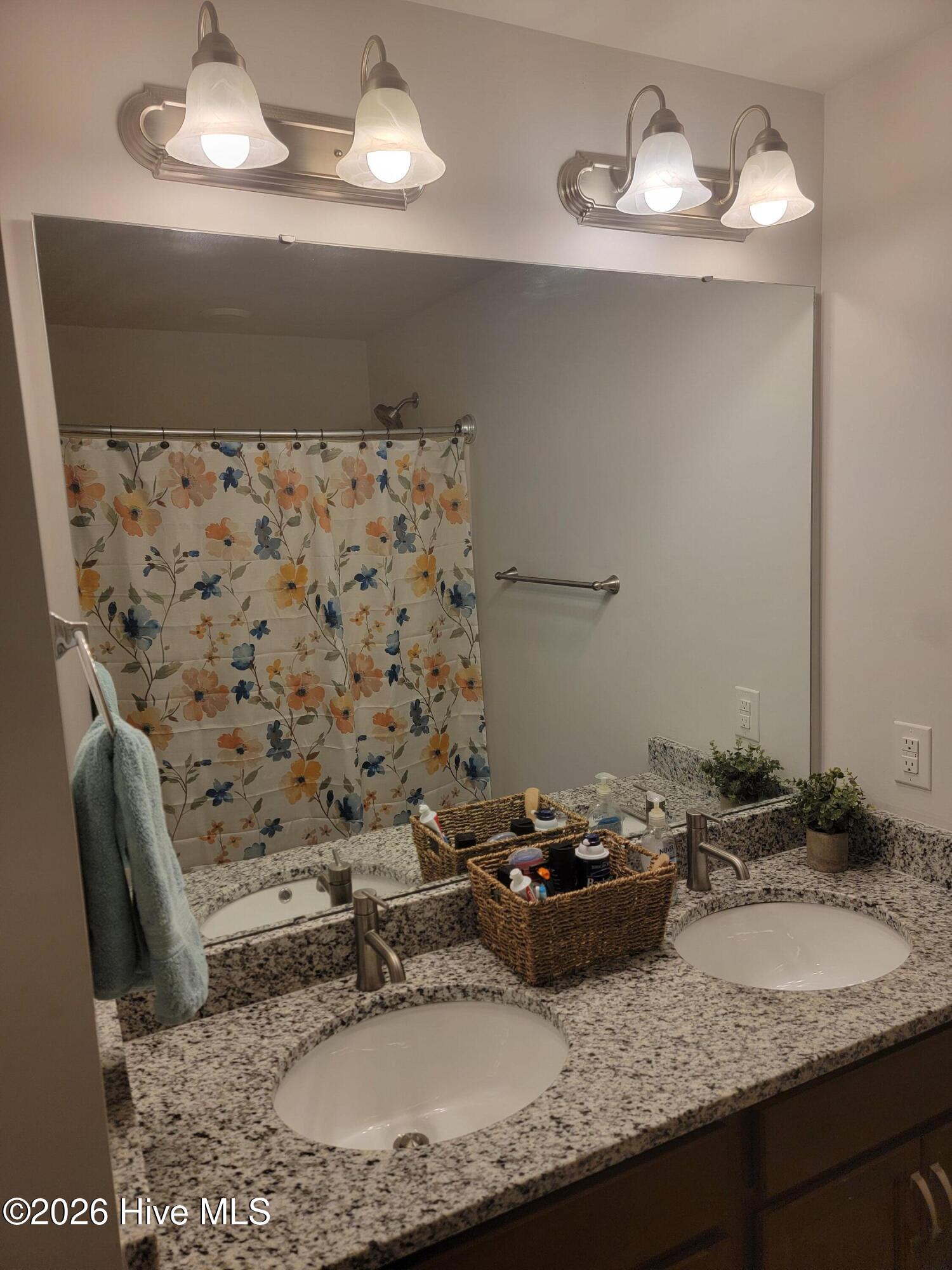 100548706 | Photo 18