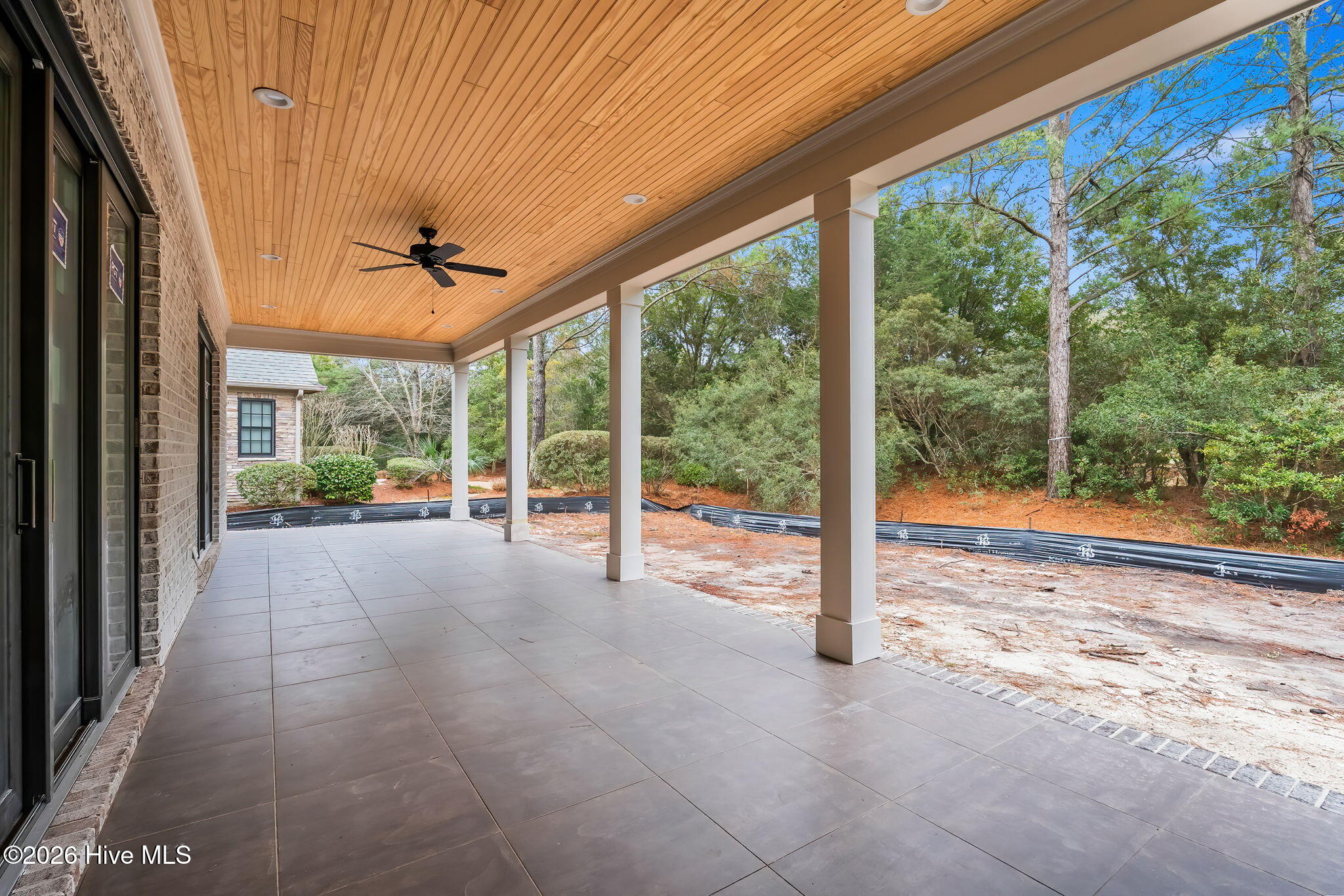 100525110 | Photo 18