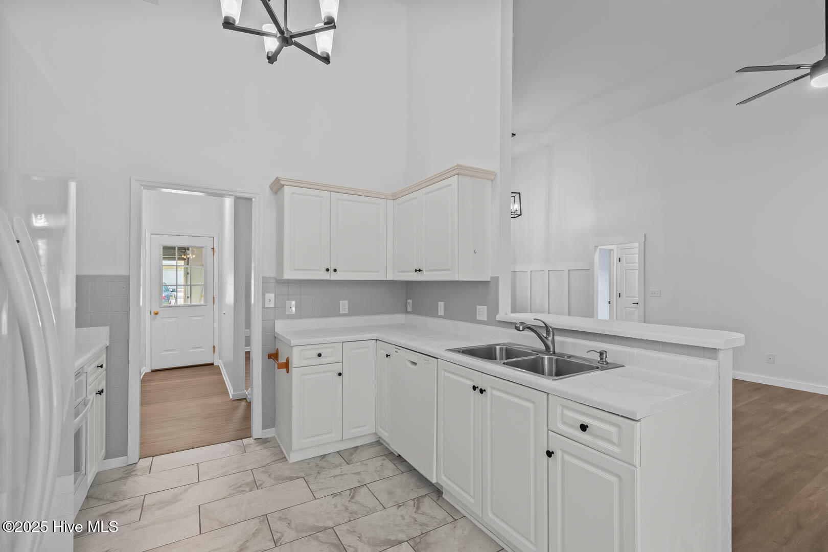 100544064 | Photo 20