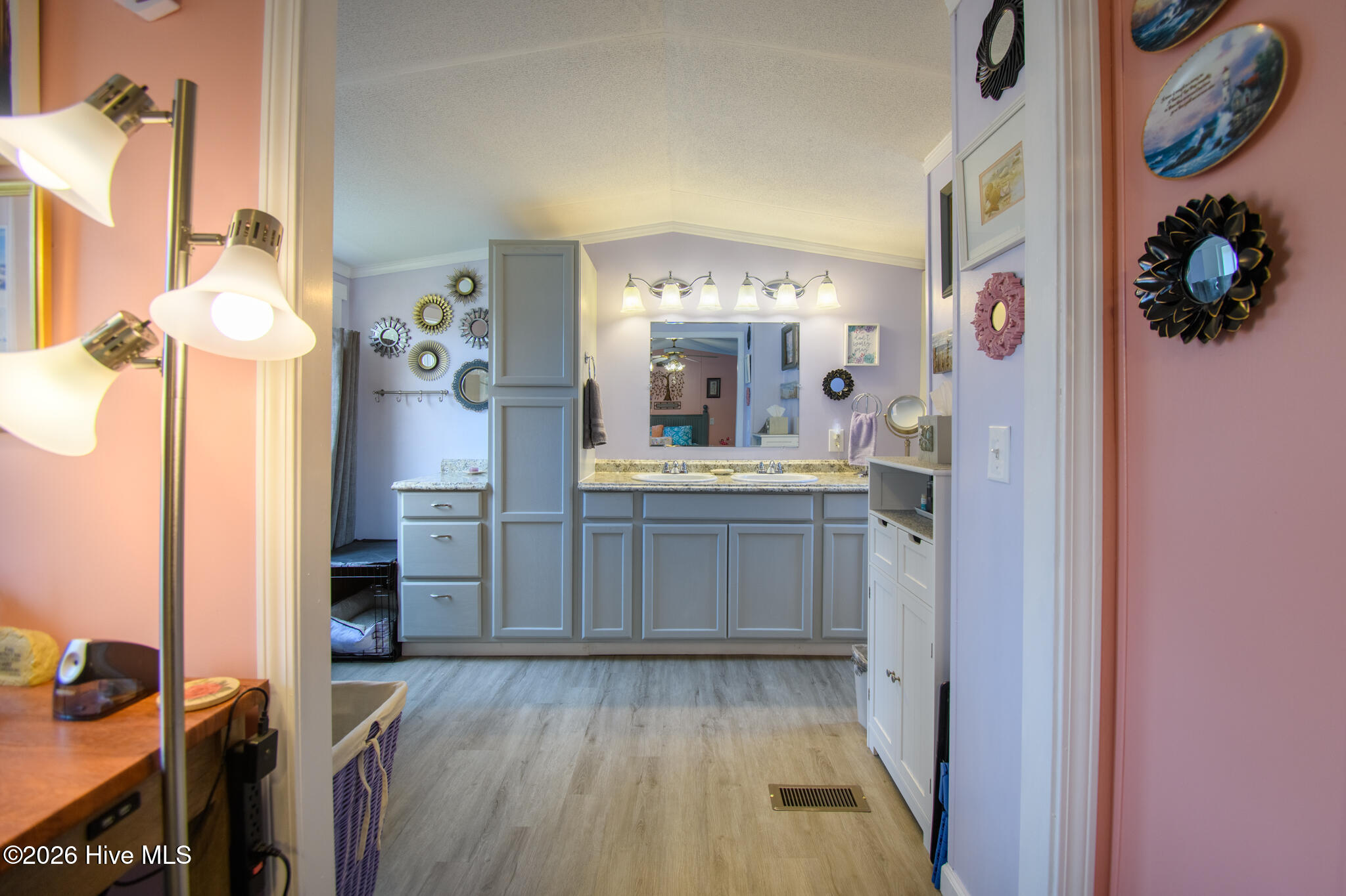 100558747 | Photo 14