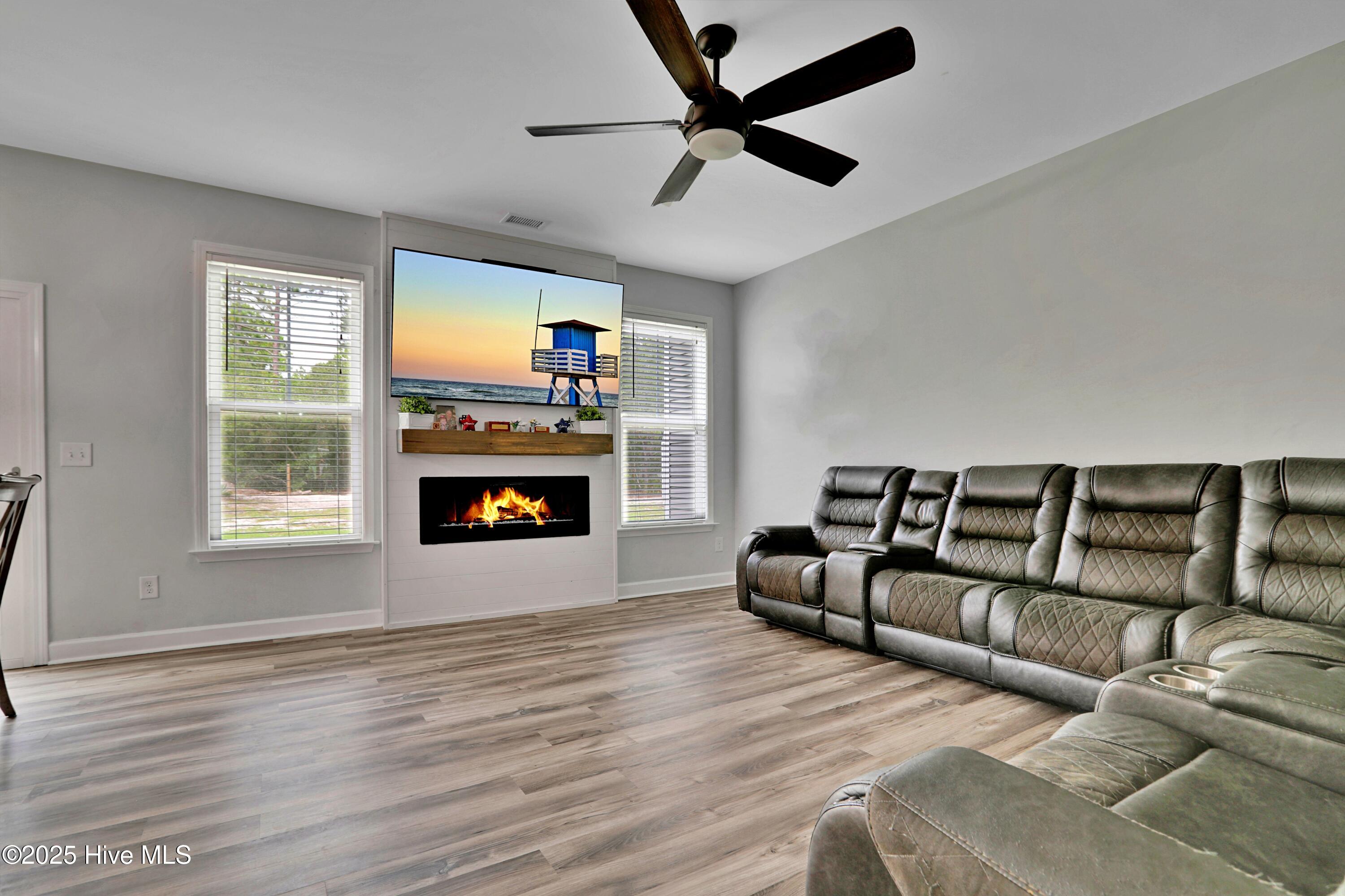 100525620 | Photo 10