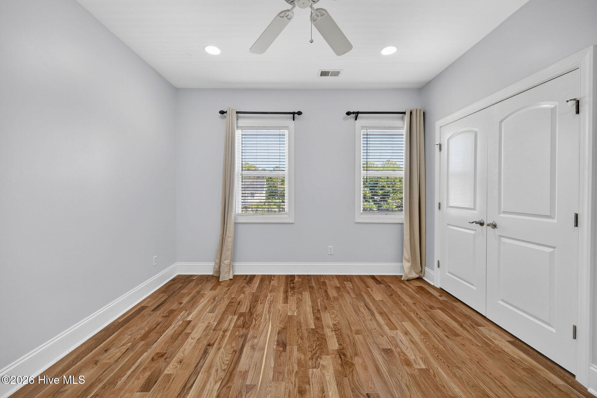 100570117 | Photo 37