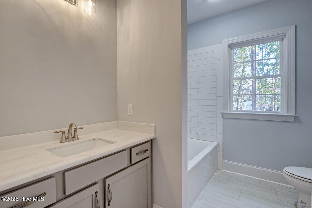 100533564 | Photo 22