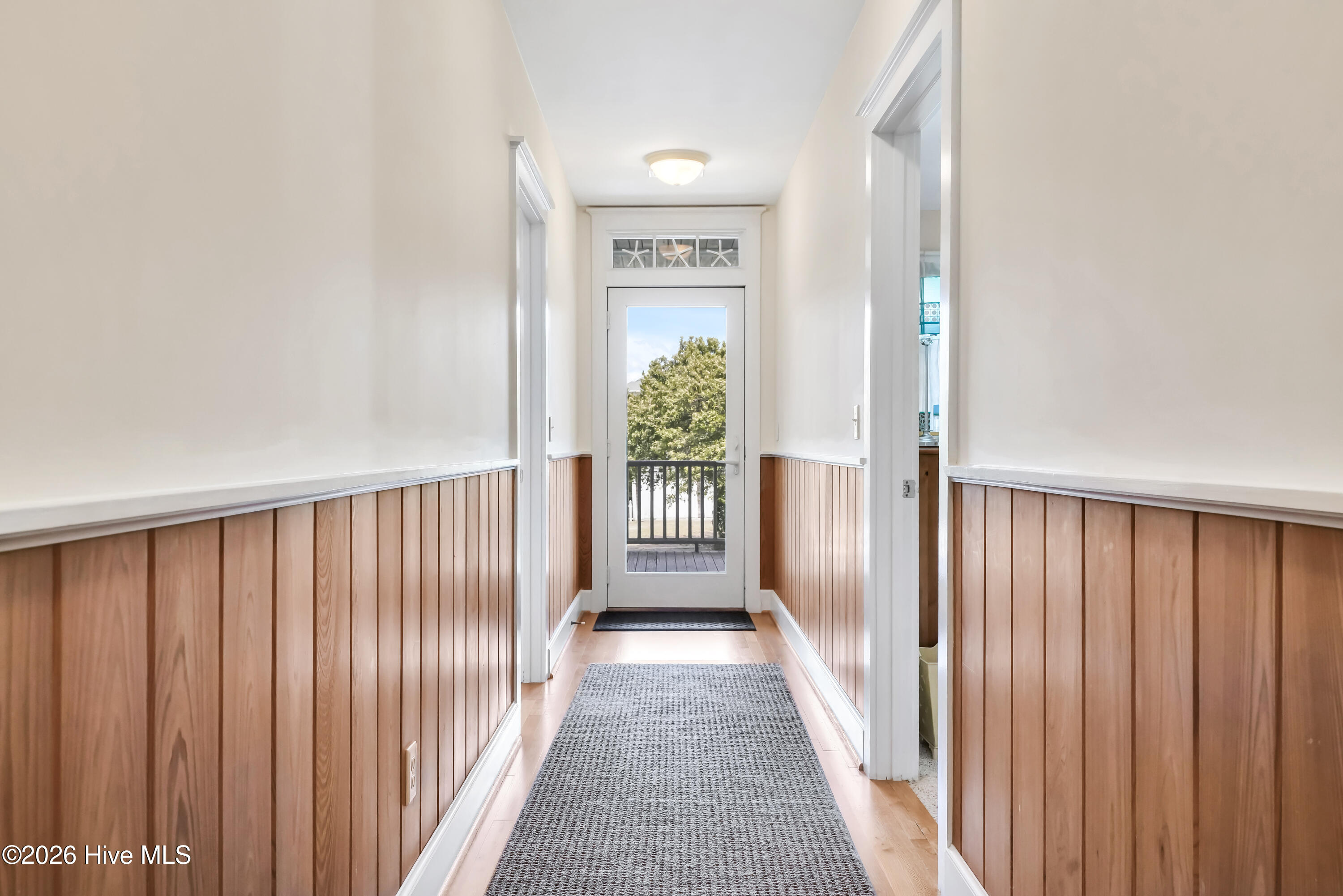 100562457 | Photo 14