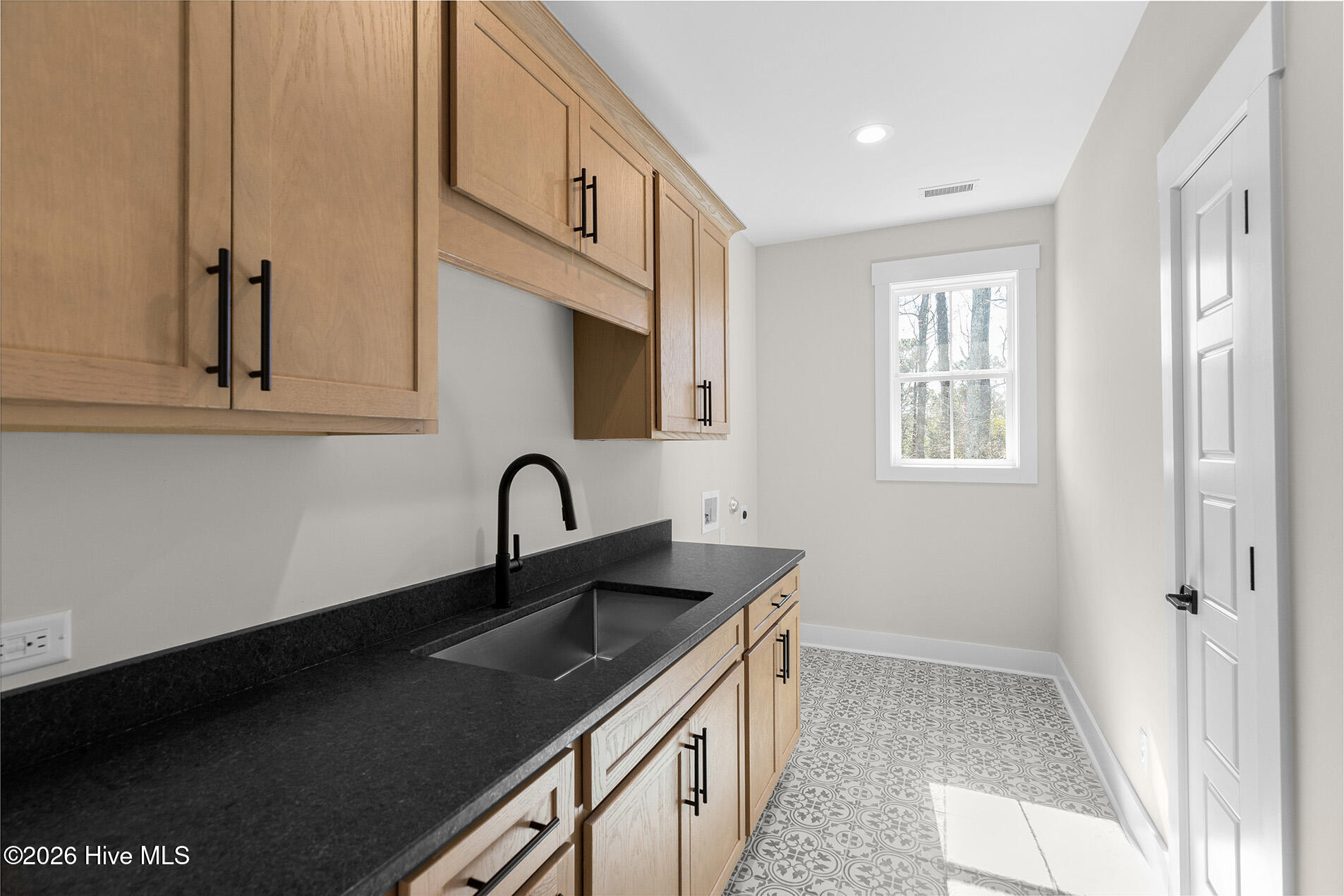 100555900 | Photo 42