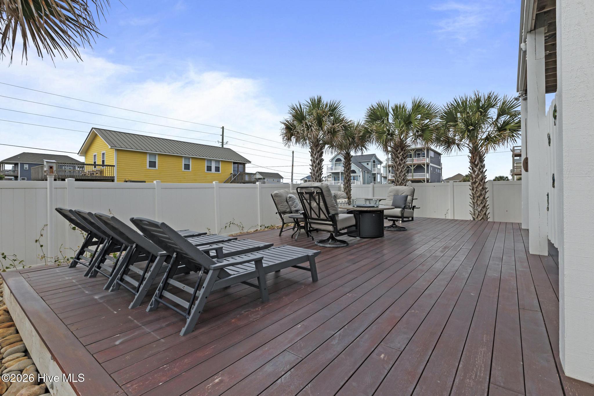 100553313 | Photo 38