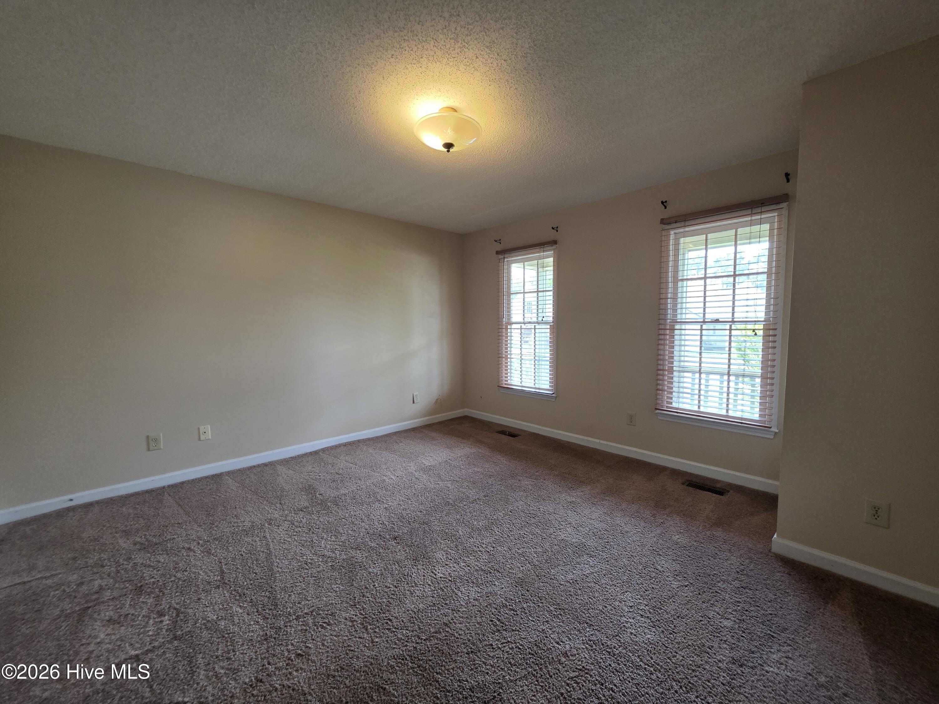 100570151 | Photo 10