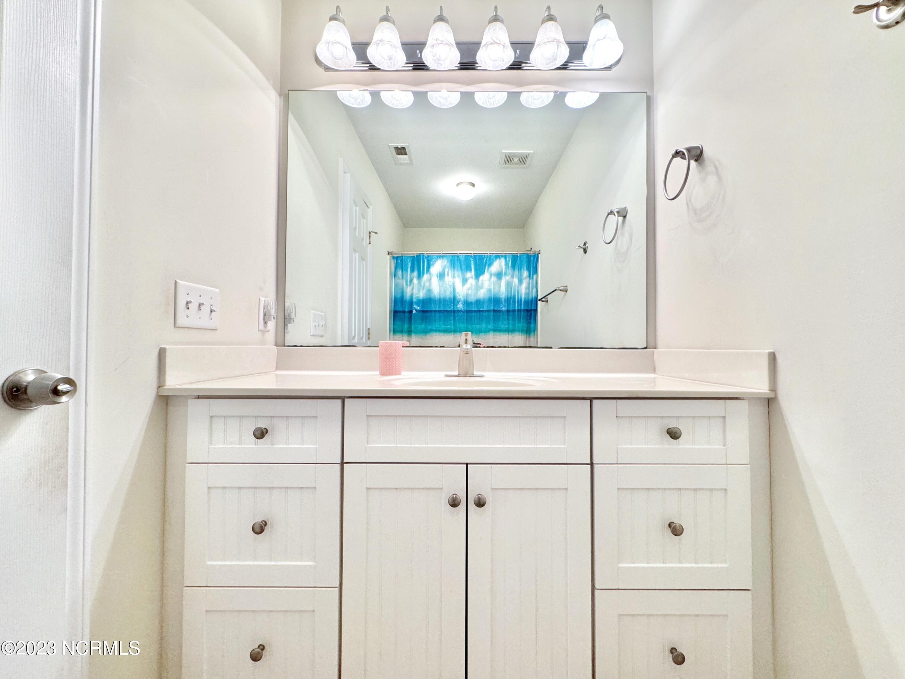 100546069 | Photo 34