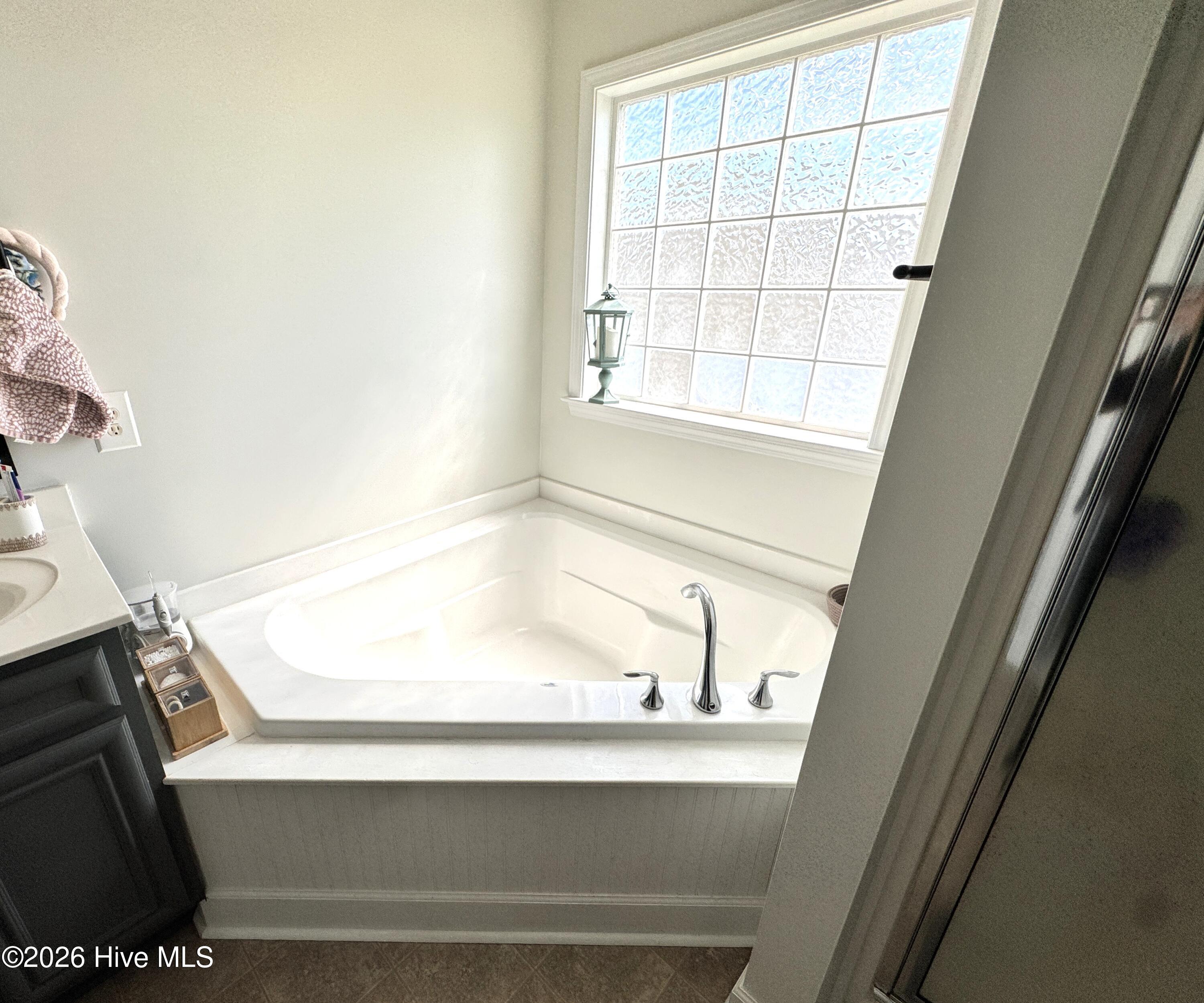 100570620 | Photo 23