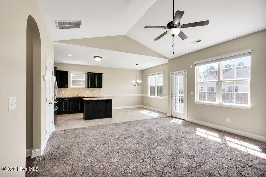 100564928 | Photo 13