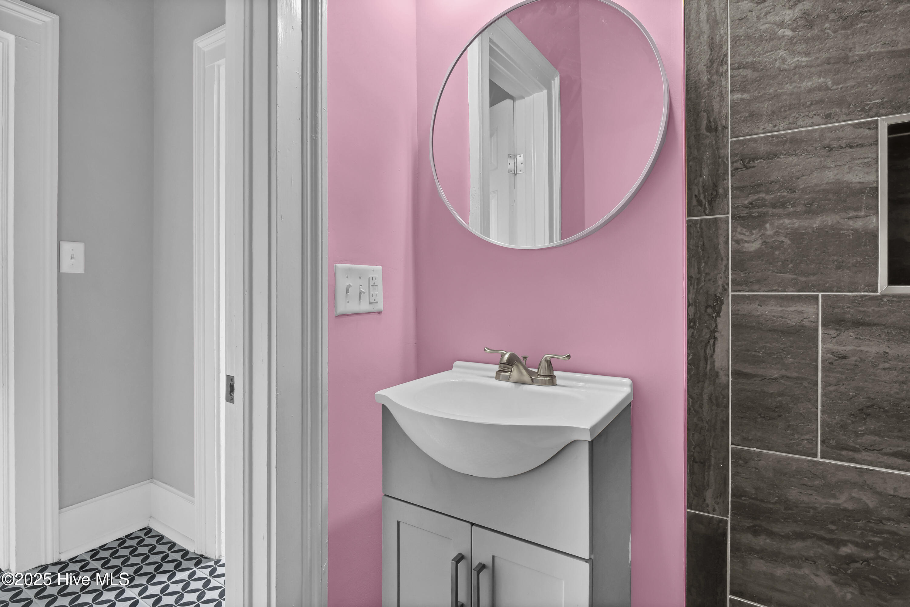 100529895 | Photo 40