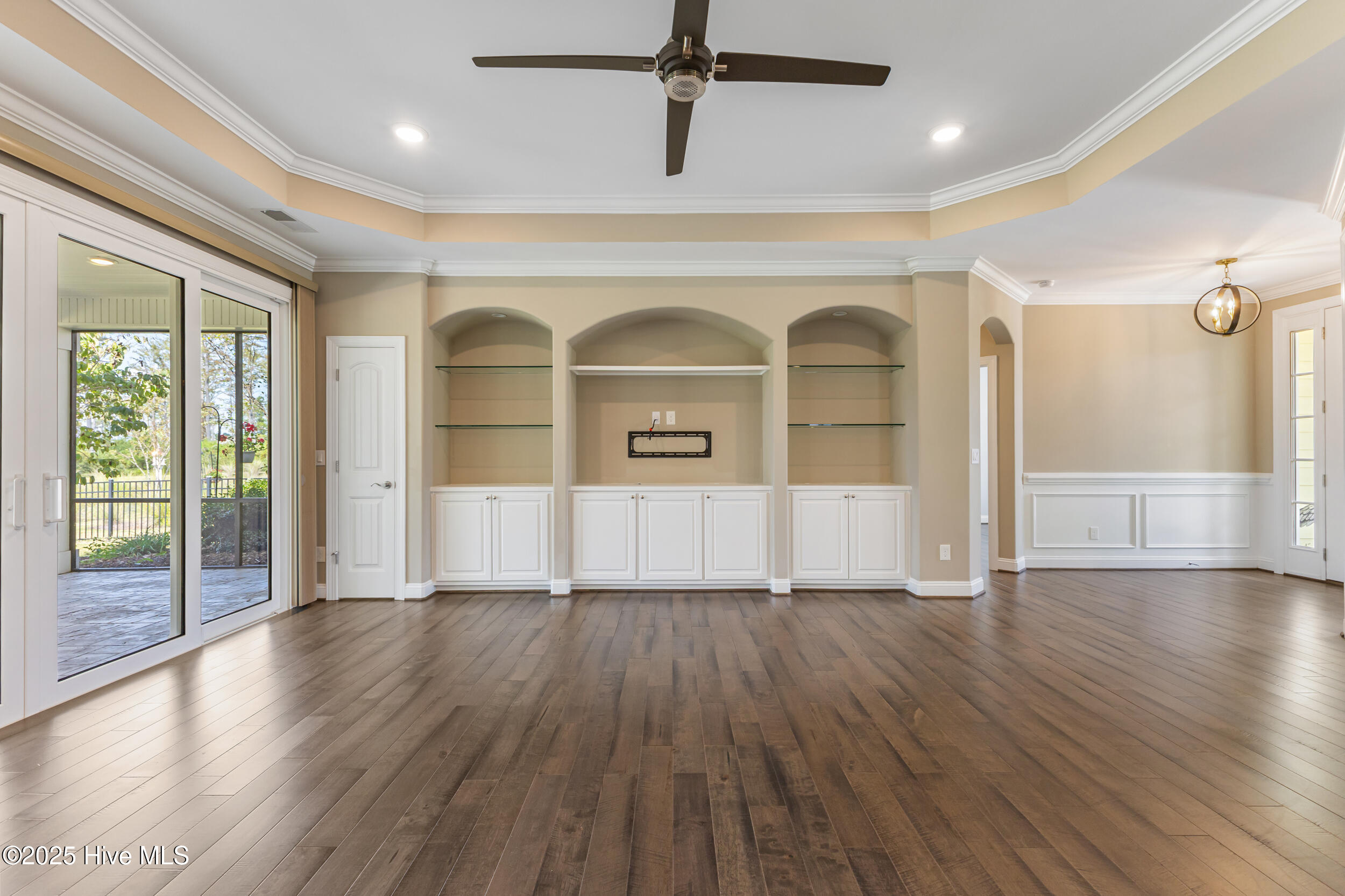 100534390 | Photo 15