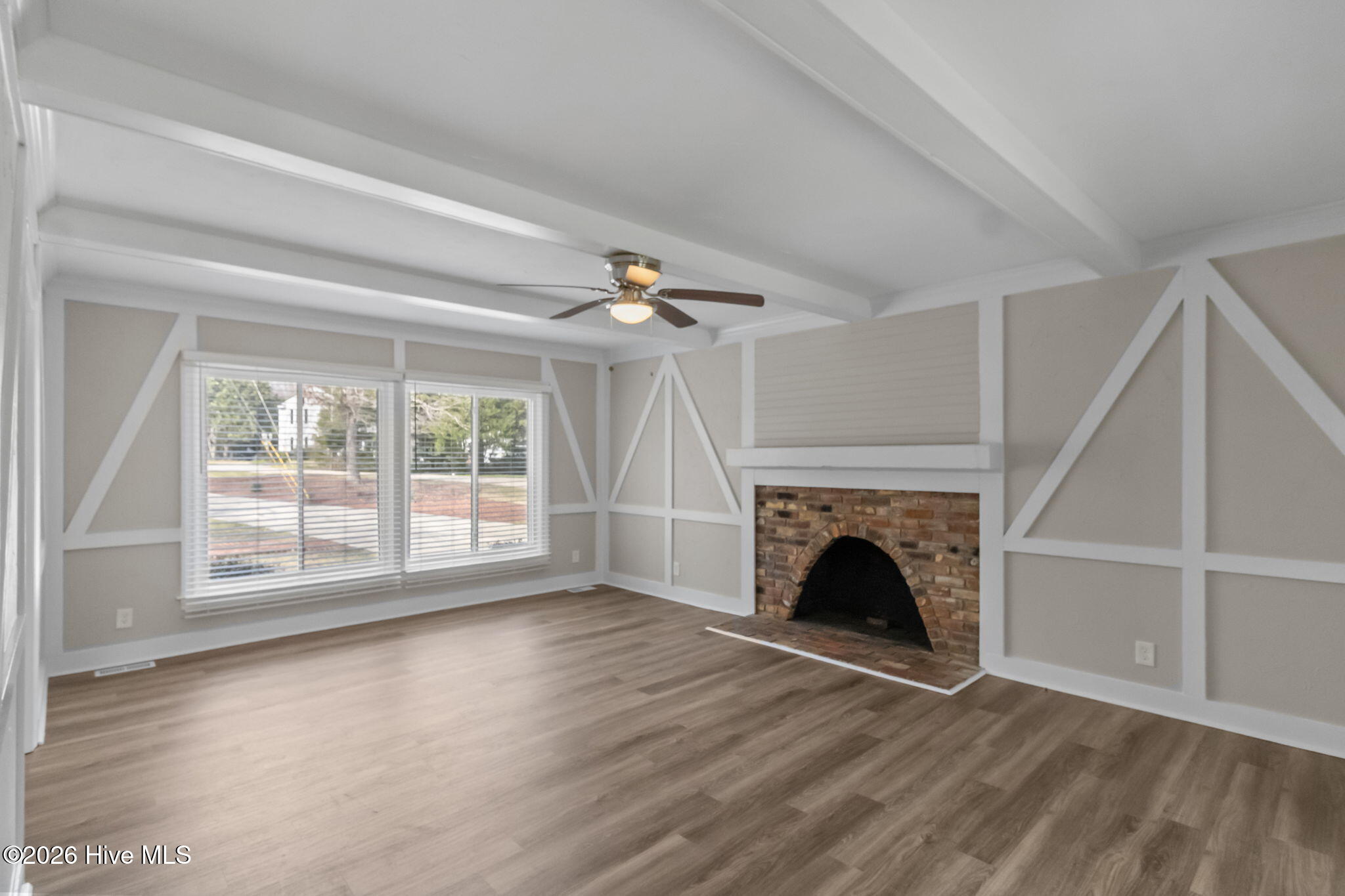 100560043 | Photo 13