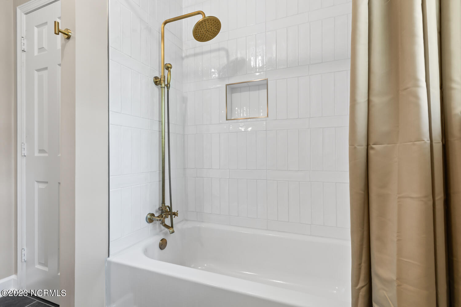 100544428 | Photo 28