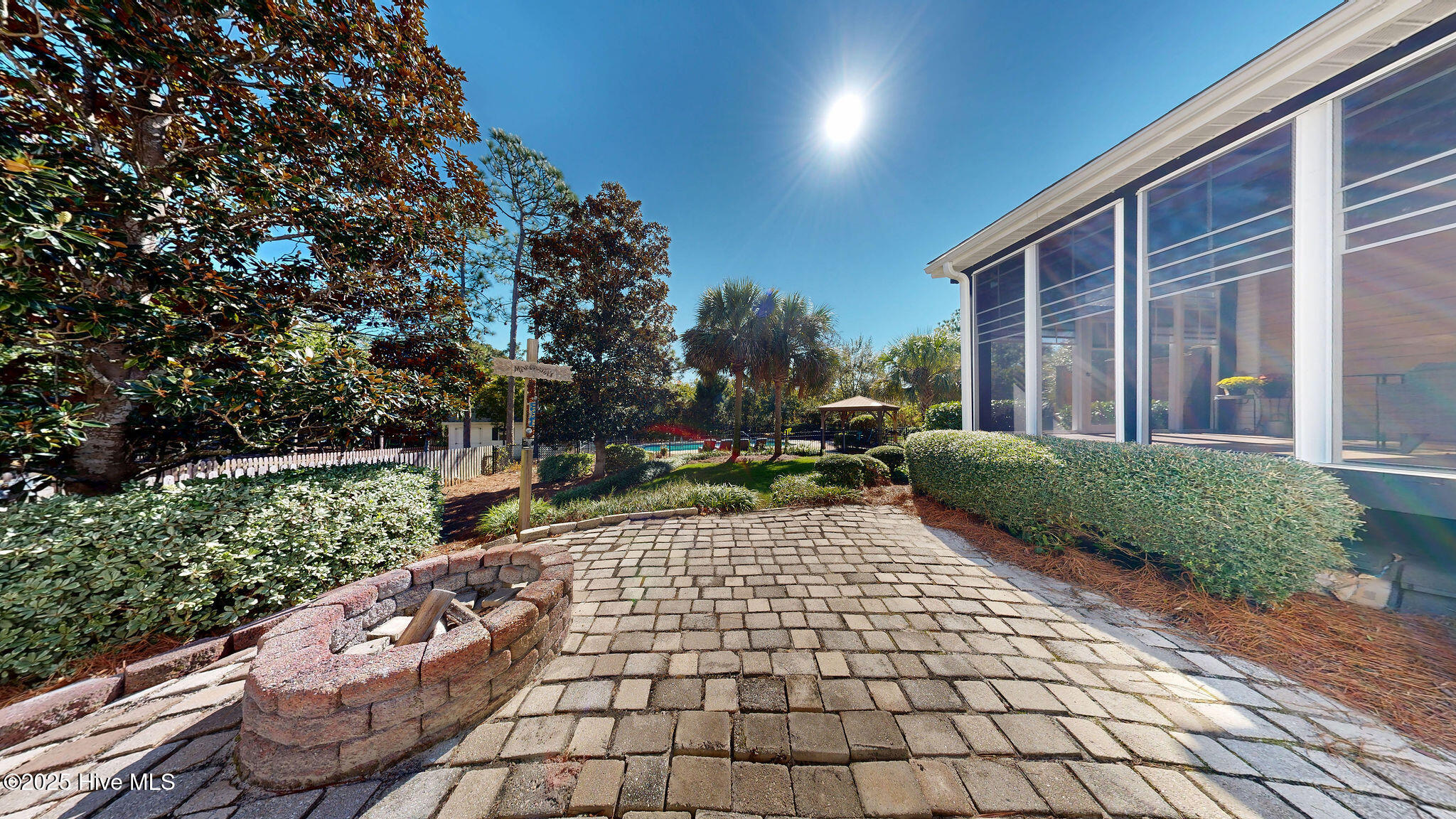 100565537 | Photo 13