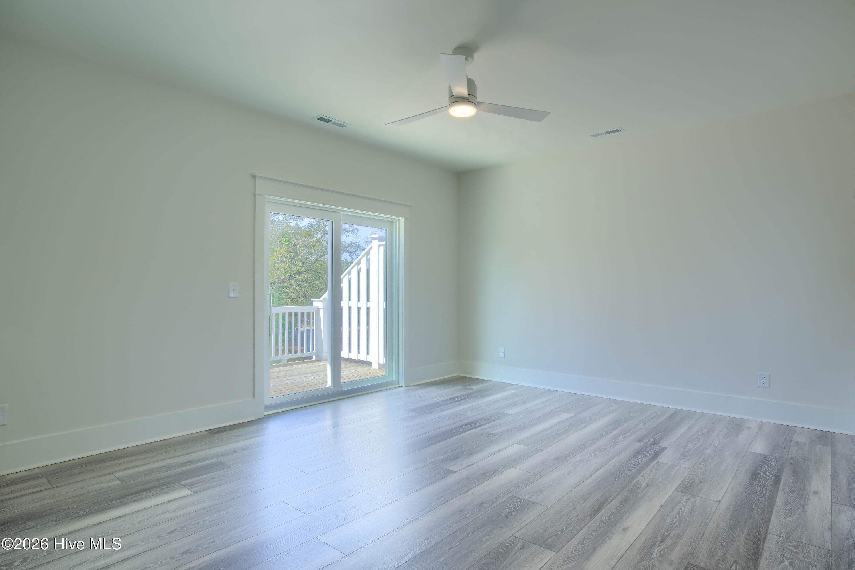 100559746 | Photo 21