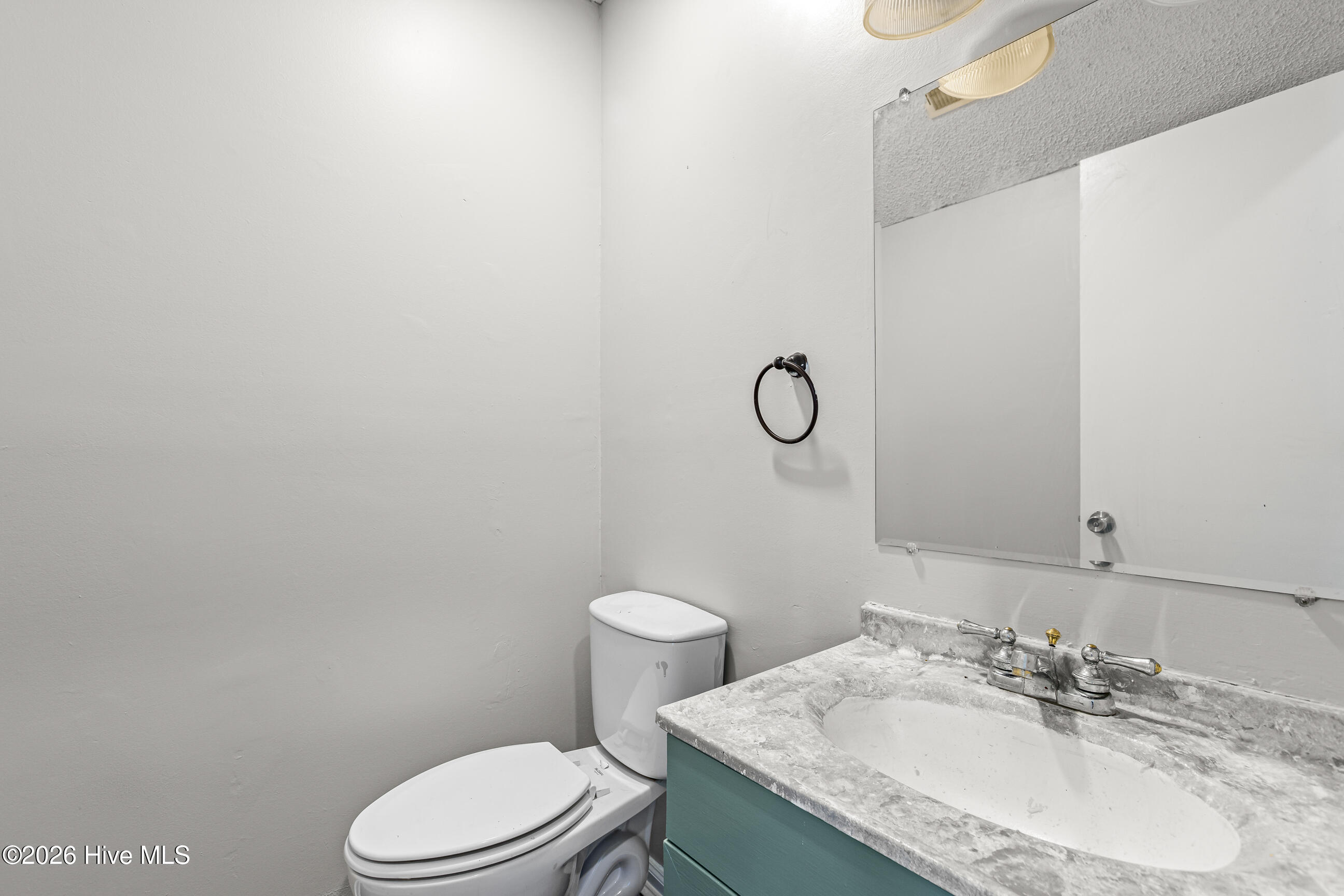 100550983 | Photo 24