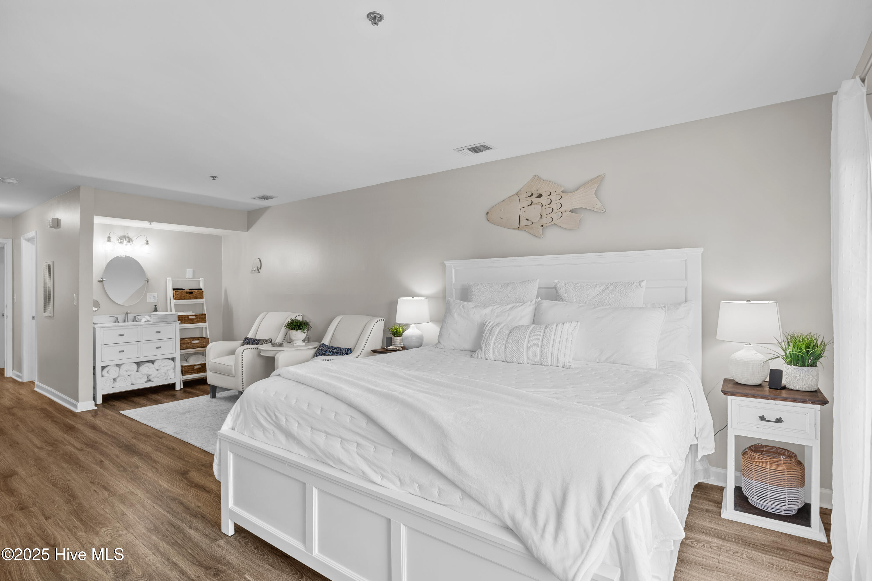 100530467 | Photo 22