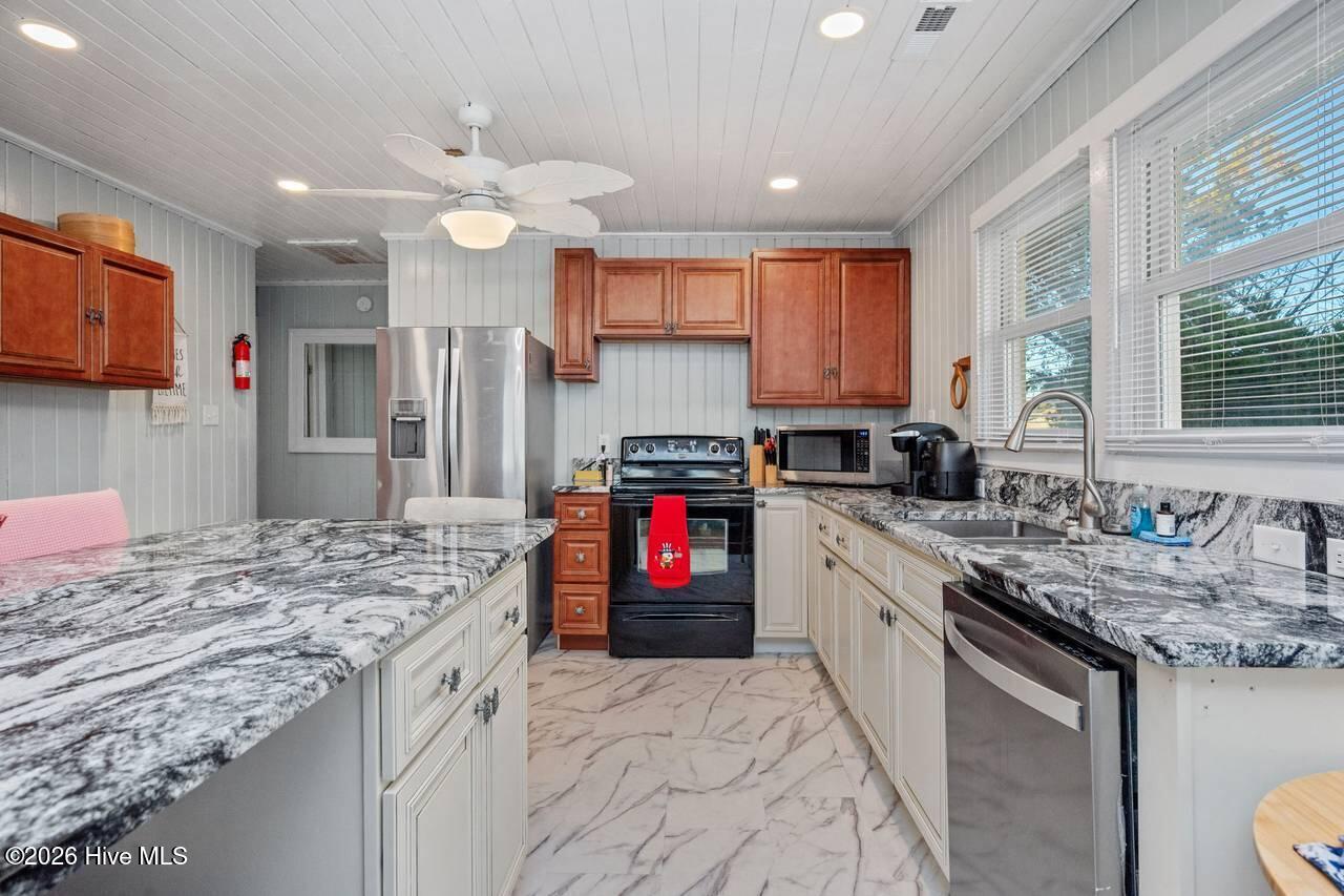 100561729 | Photo 16