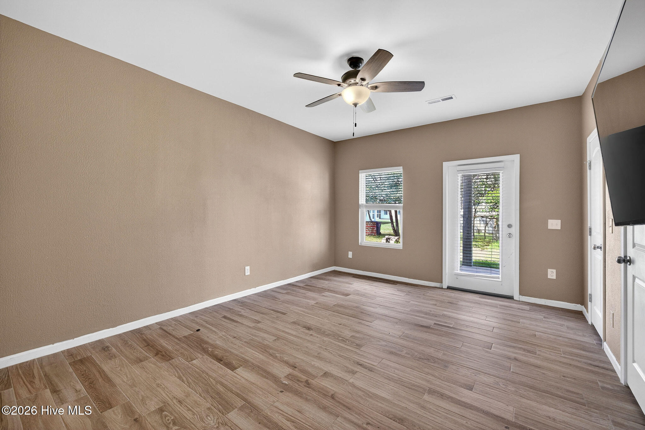 100563693 | Photo 12