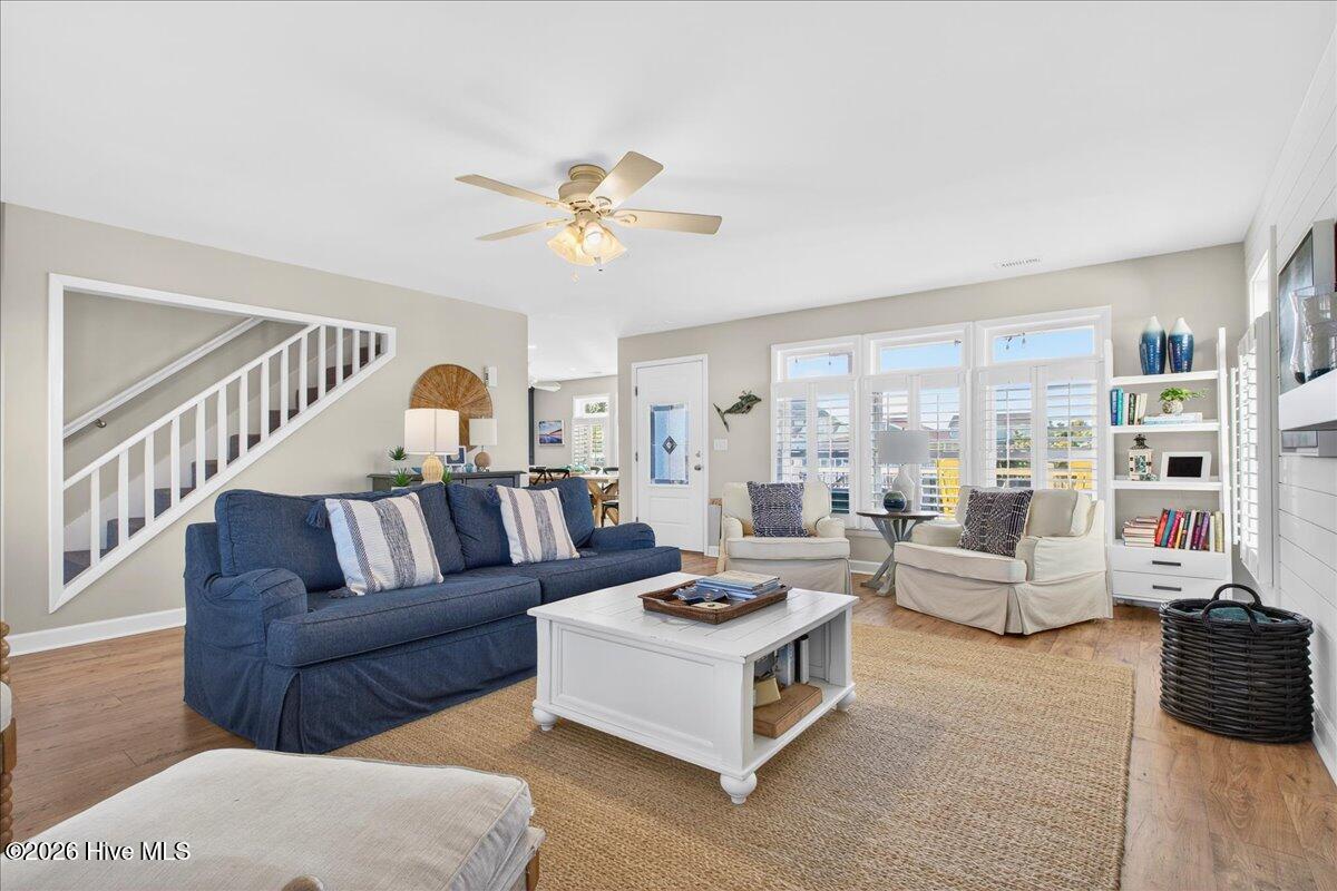 100549636 | Photo 11