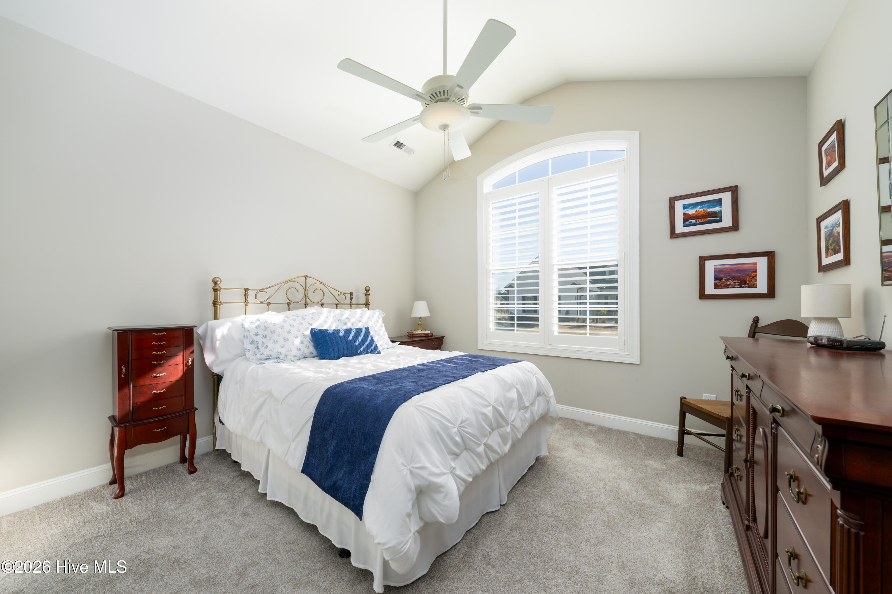 100553461 | Photo 36