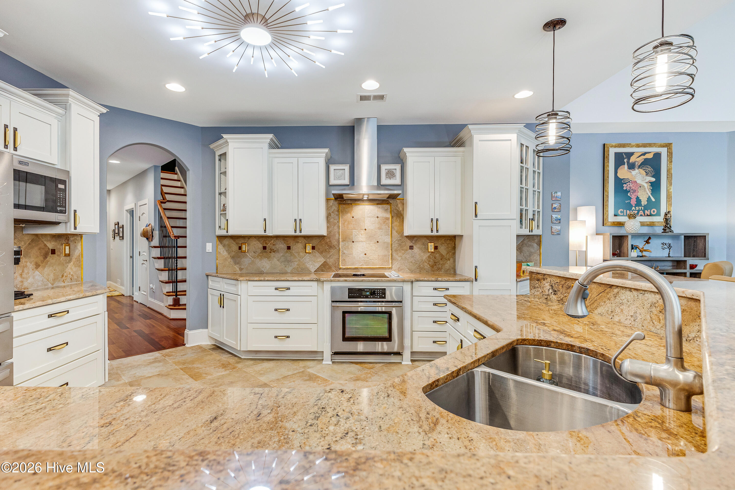 100570031 | Photo 19