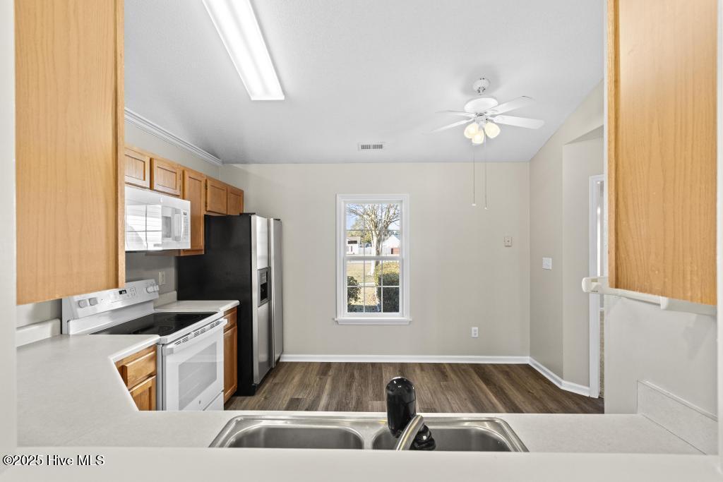 100546857 | Photo 13