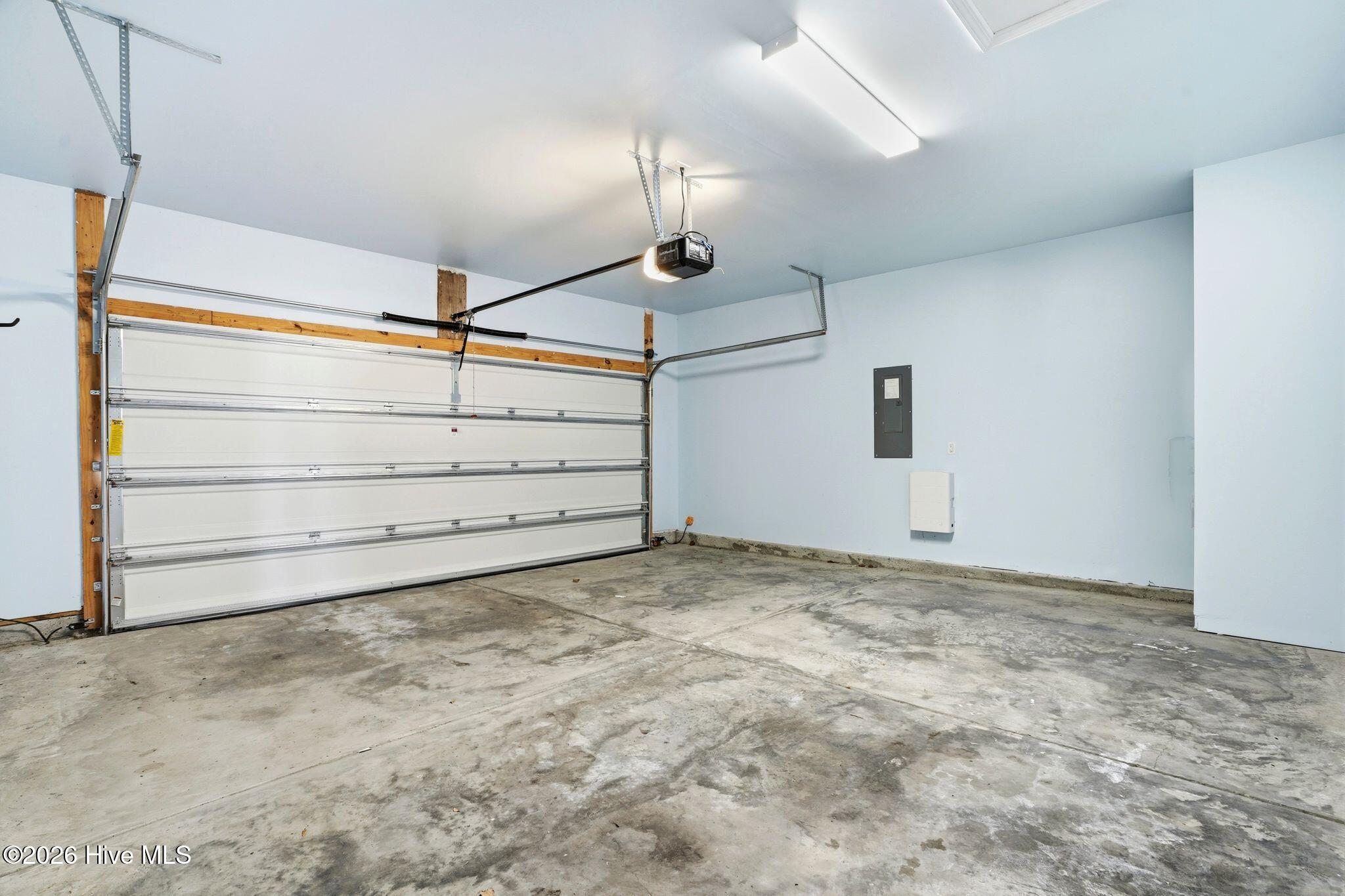 100562900 | Photo 32