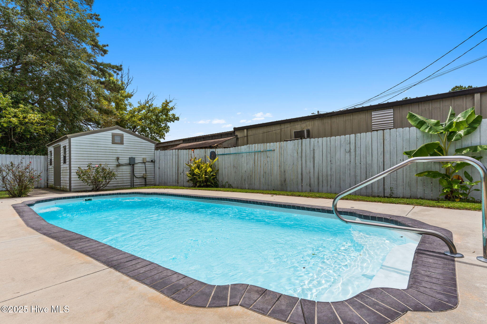 100527355 | Photo 45